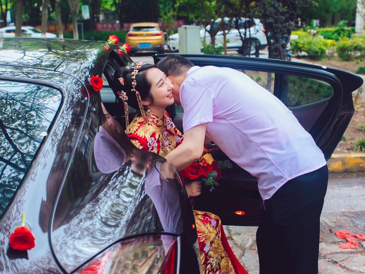 主持人＋全天婚礼管家＋晚宴秘书＋婚礼督导＋DJ