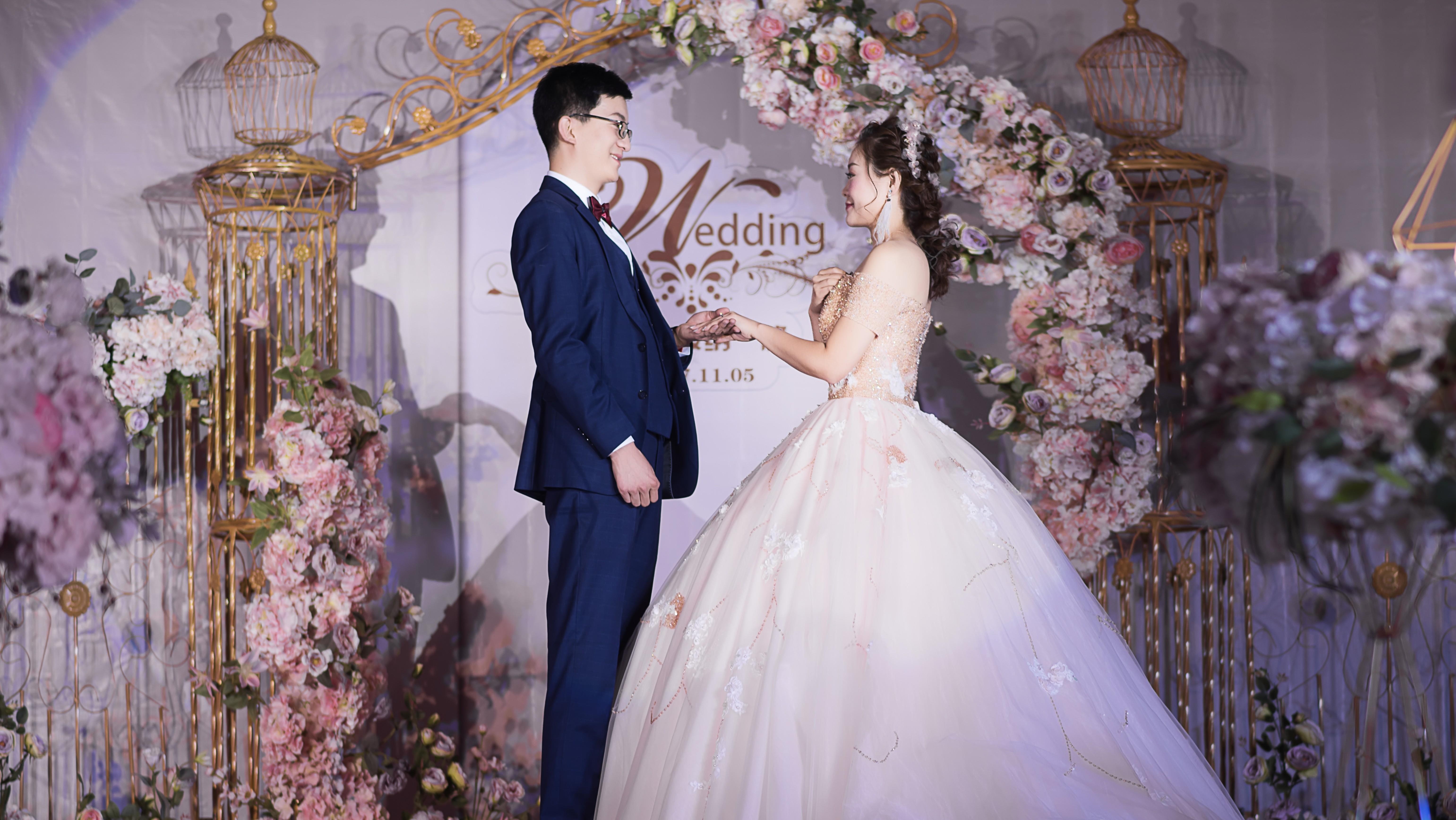 这像极了爱情~裸粉色大气简约风   贺兰昊王国际