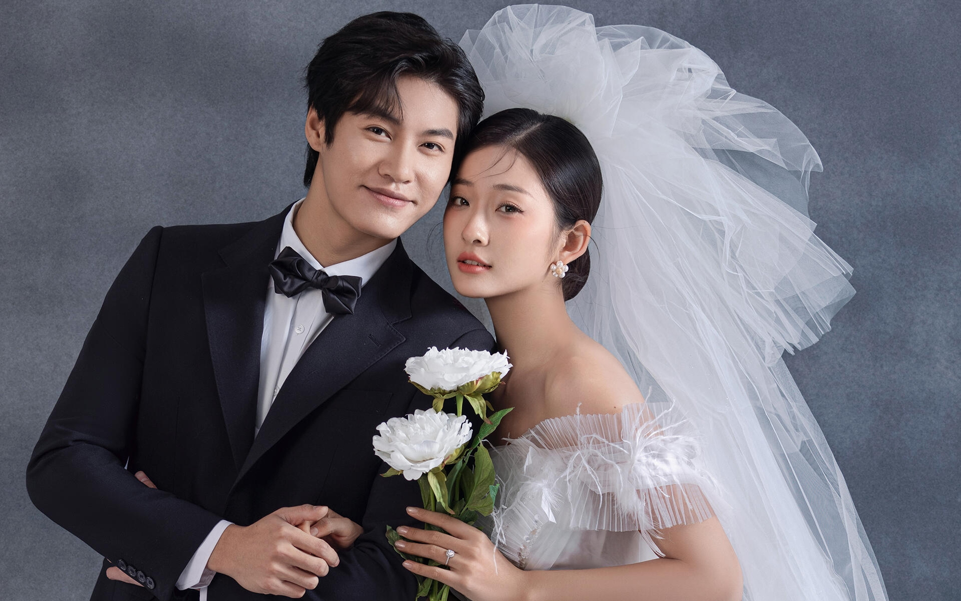  光影里盛放的花 氛围感超绝的极简婚纱照