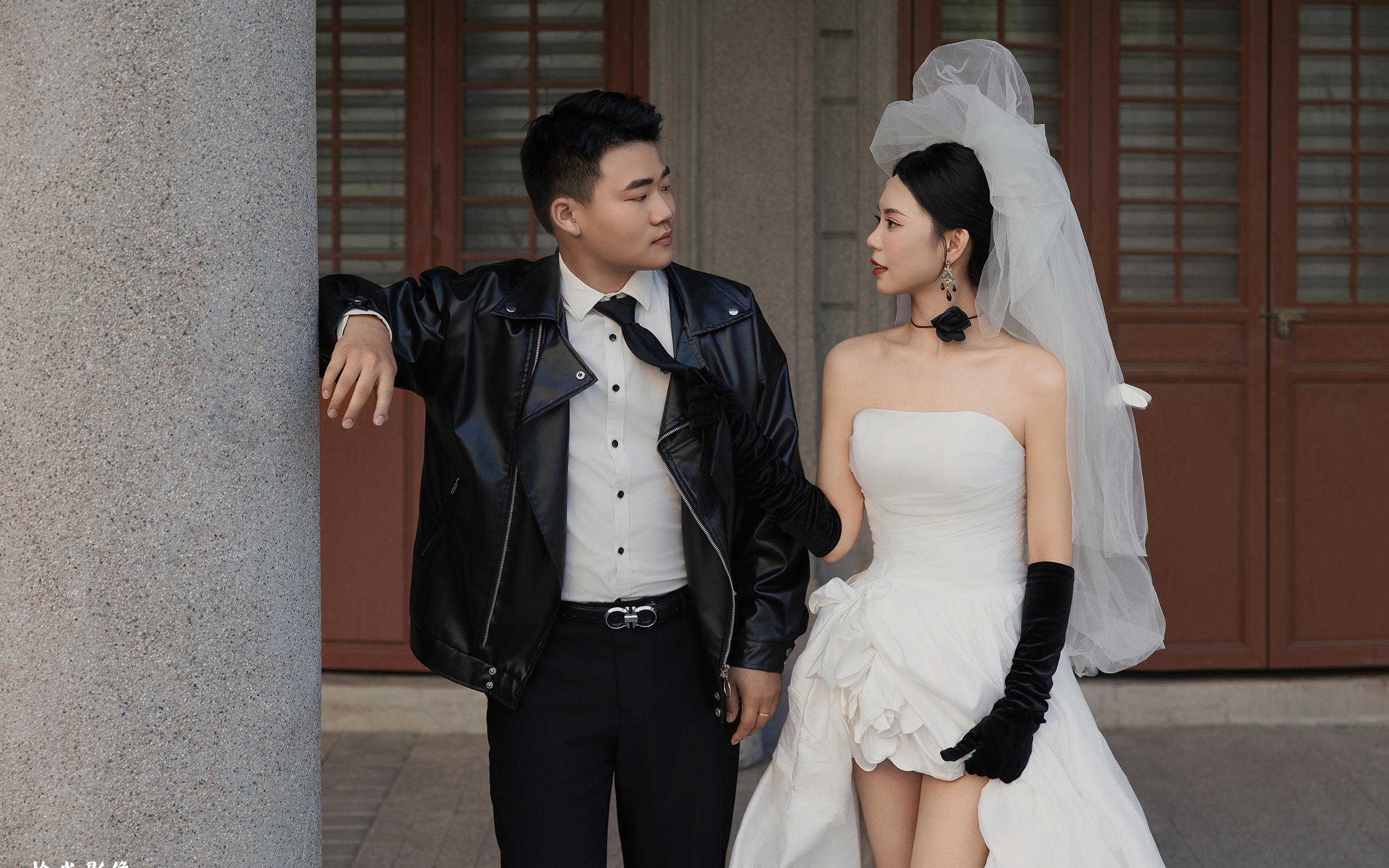 心動(dòng)預(yù)警??自由灑脫街拍婚紗照超酷的??