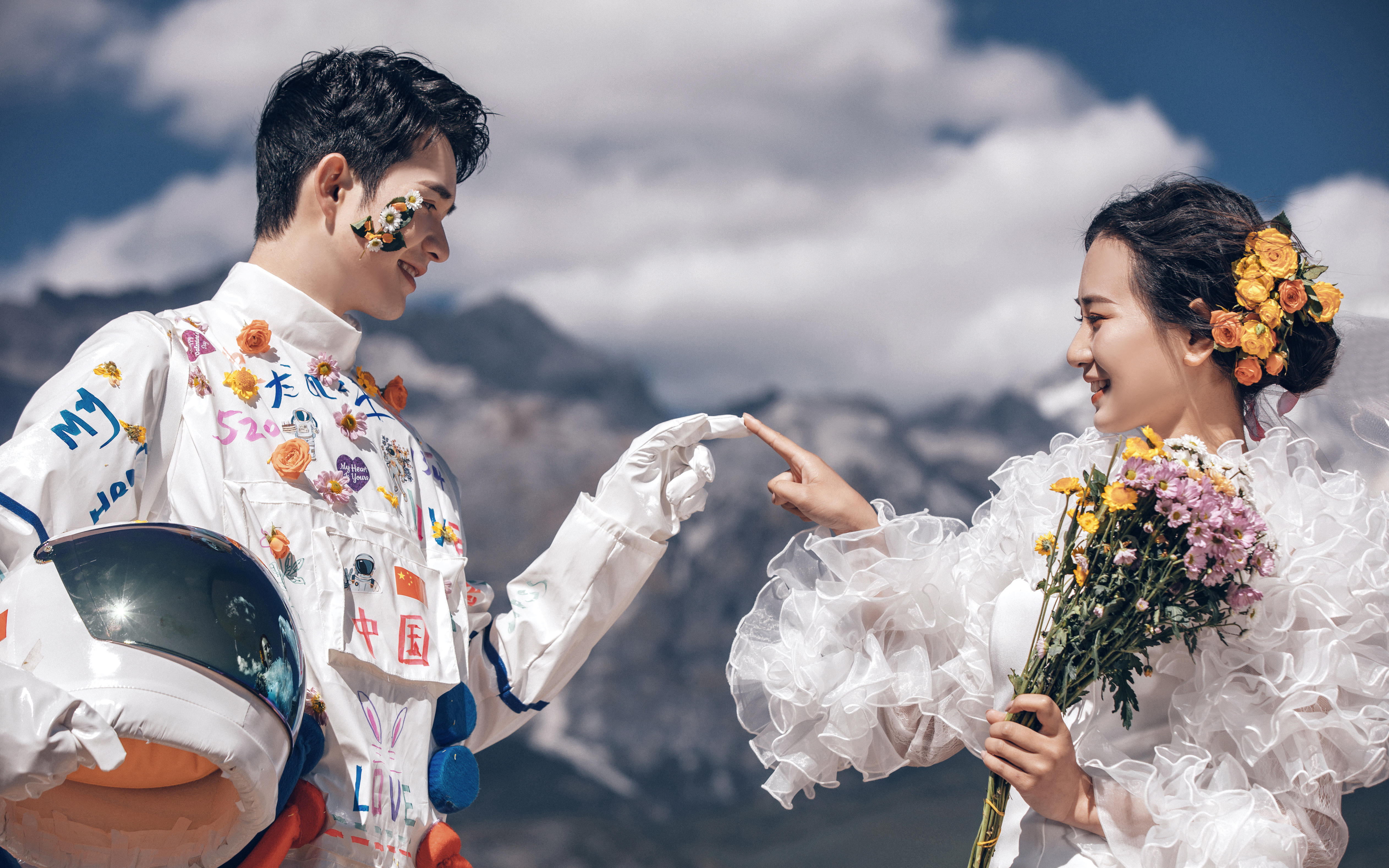 麗江站/ 雪山遠景太空服主題