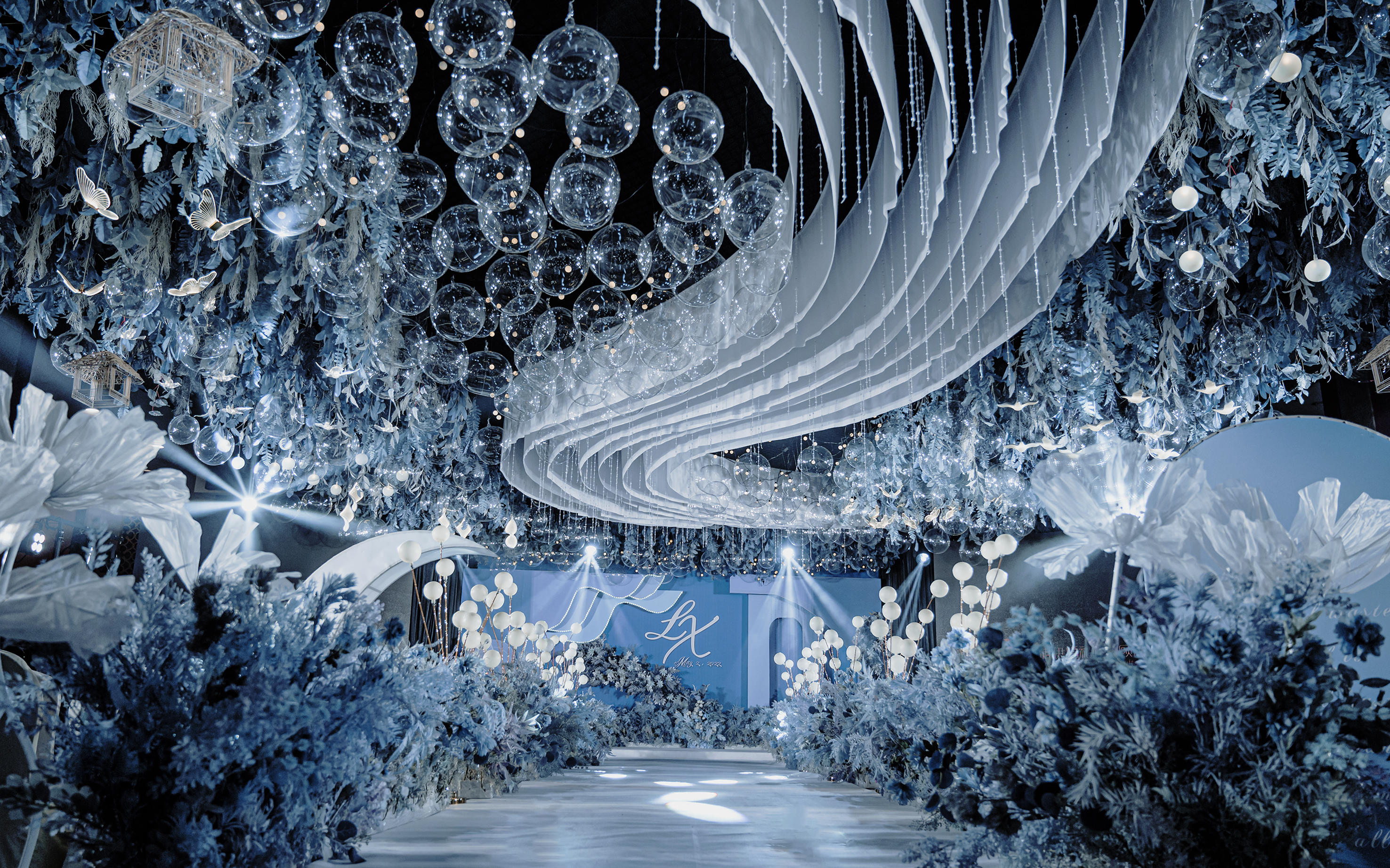 雾霾蓝色婚礼比蓝色更高阶的优雅和神秘