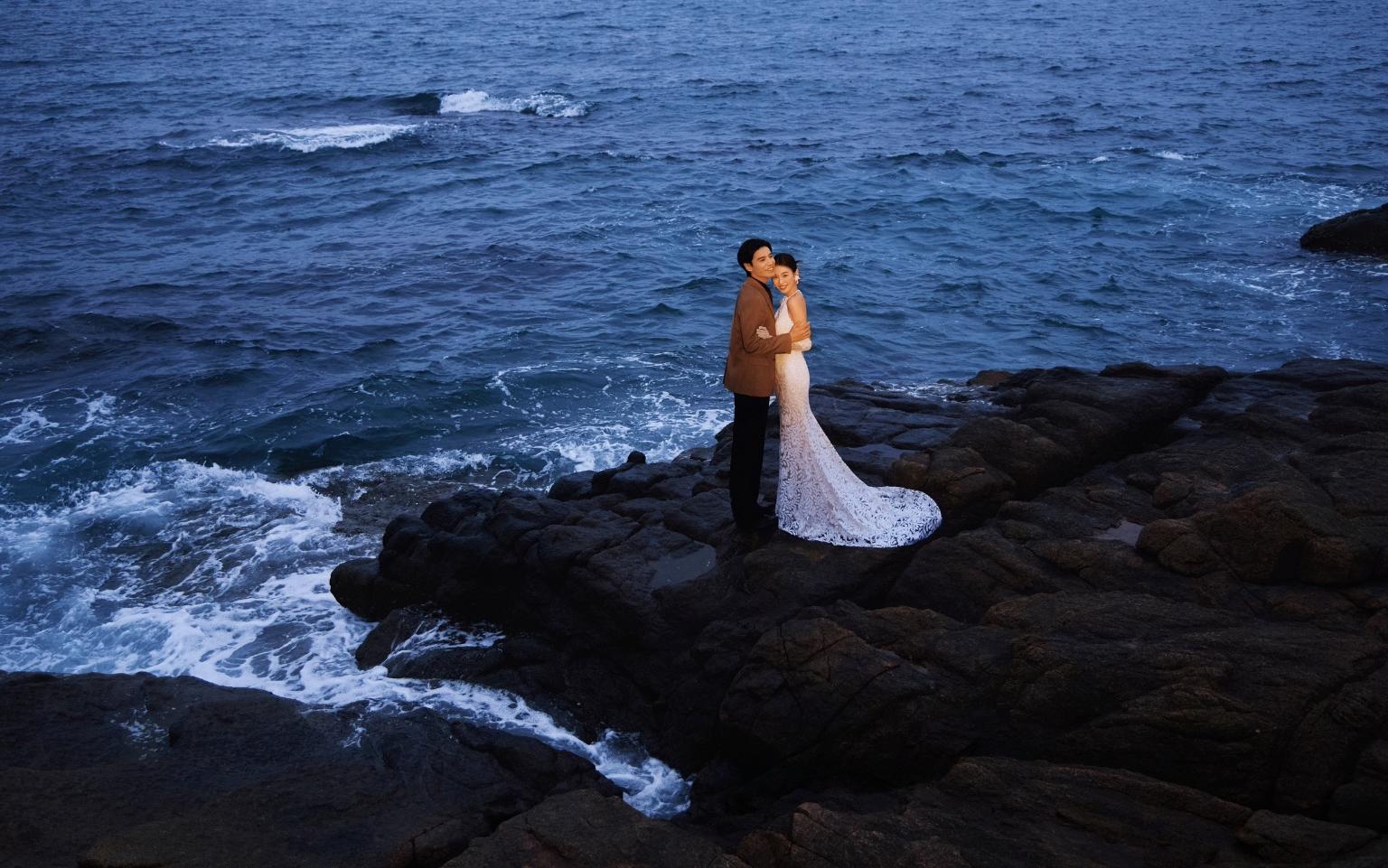 藍(lán)調(diào)時(shí)刻下的海景婚紗照誰(shuí)懂啊??