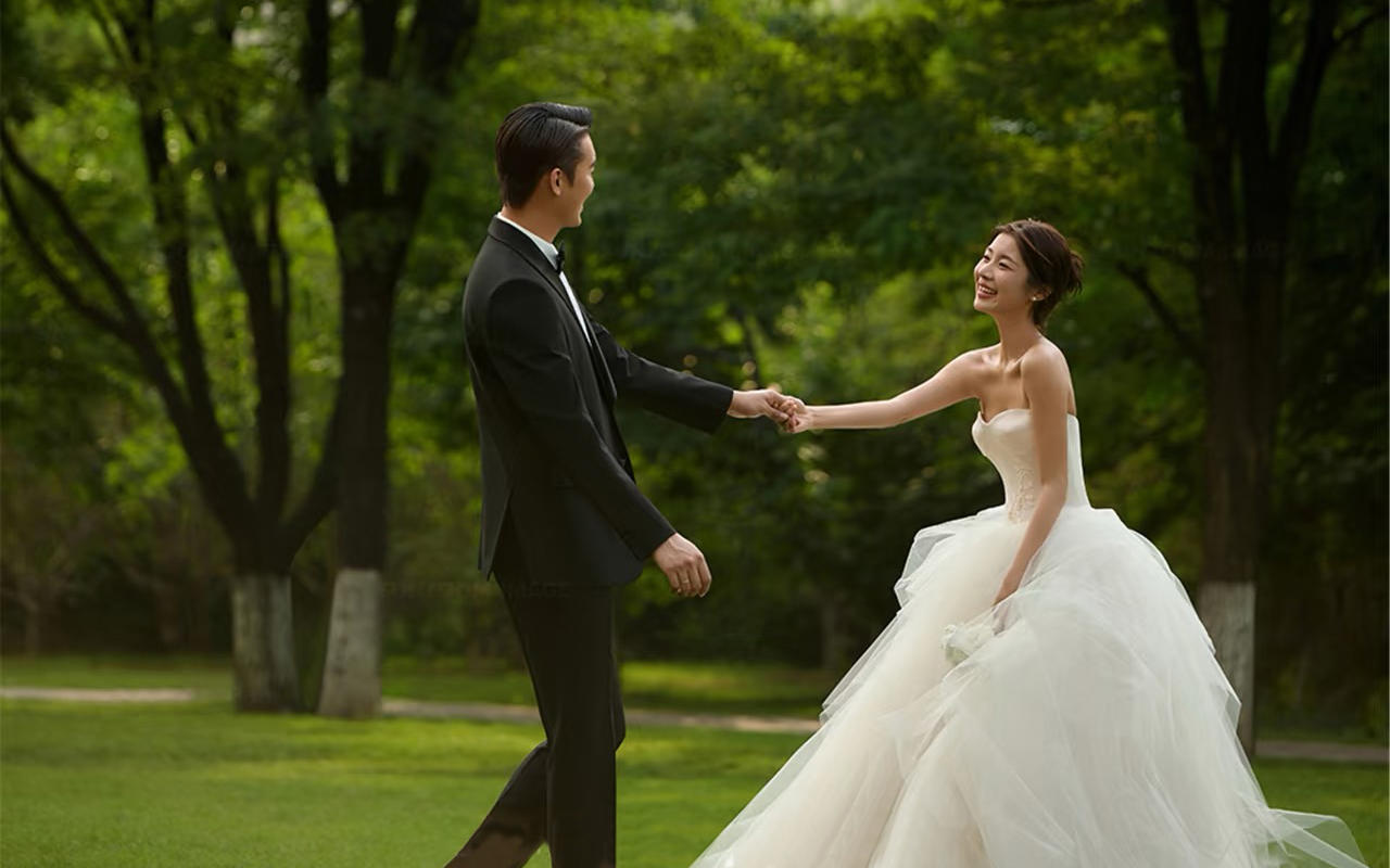 怦然心动💯超有氛围感的清新森系婚纱照~