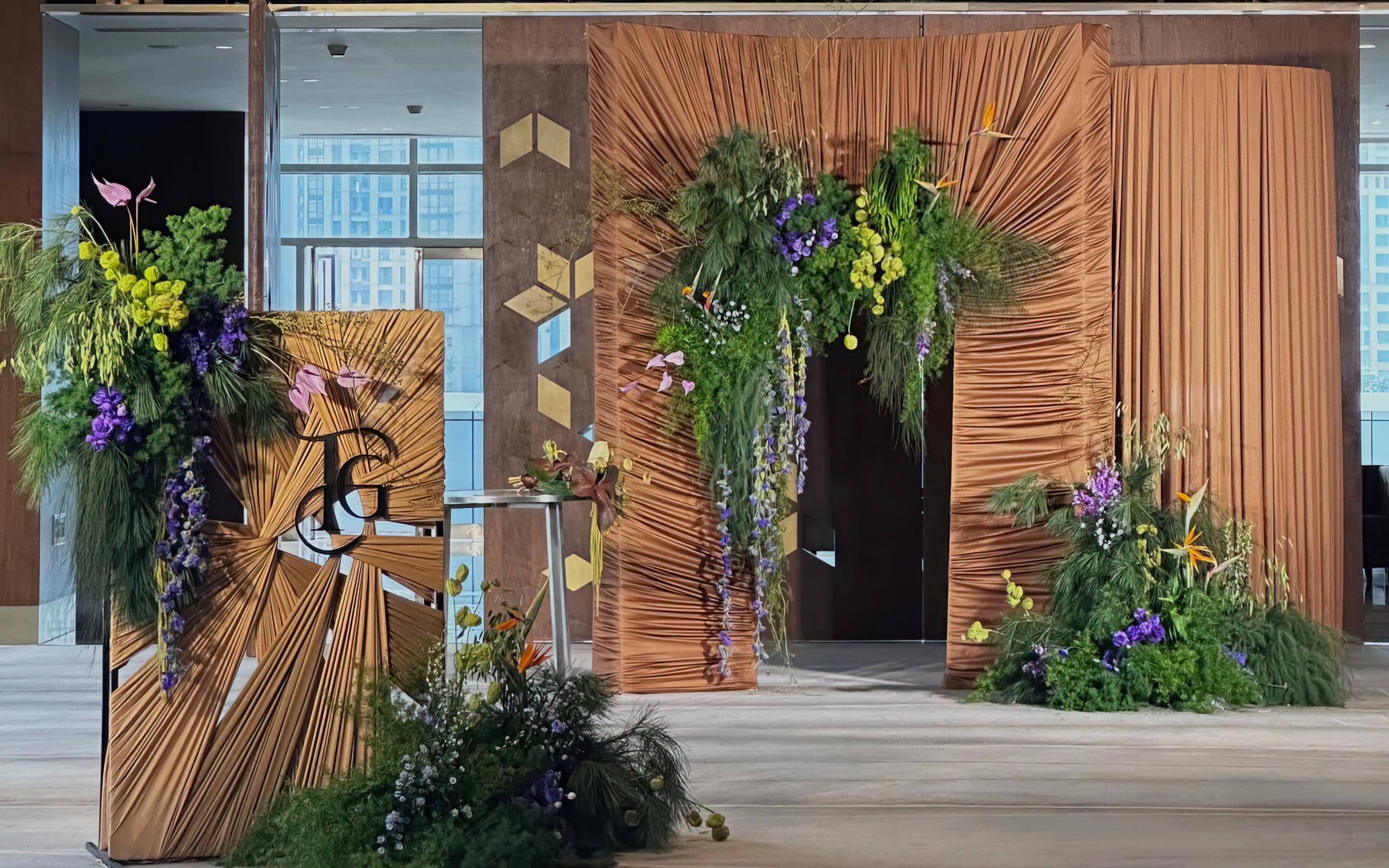 在焦糖色里，遇见春日的浪漫叙事