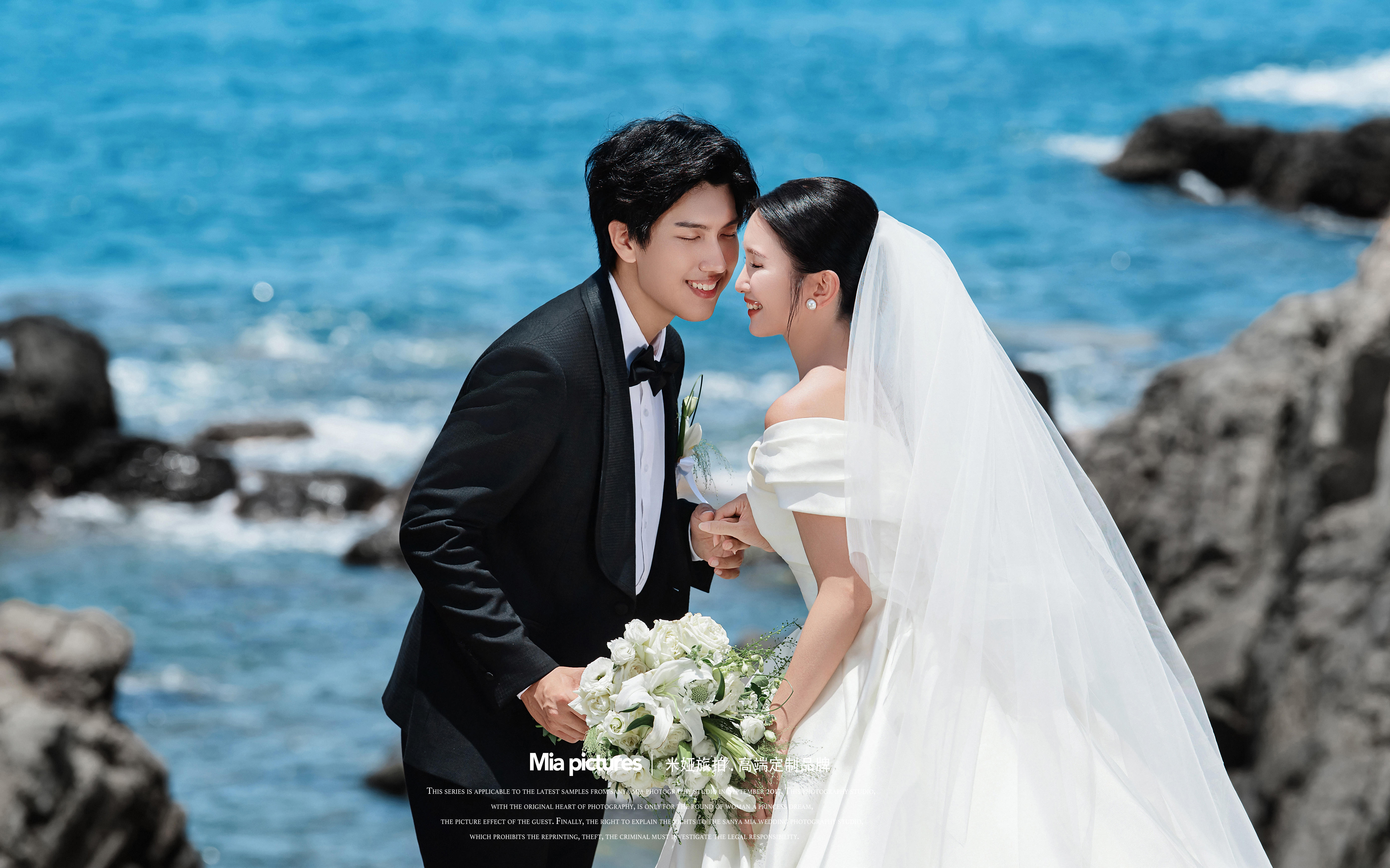 🌅🌊海边婚纱照，把浪漫定格在碧海蓝天间💕