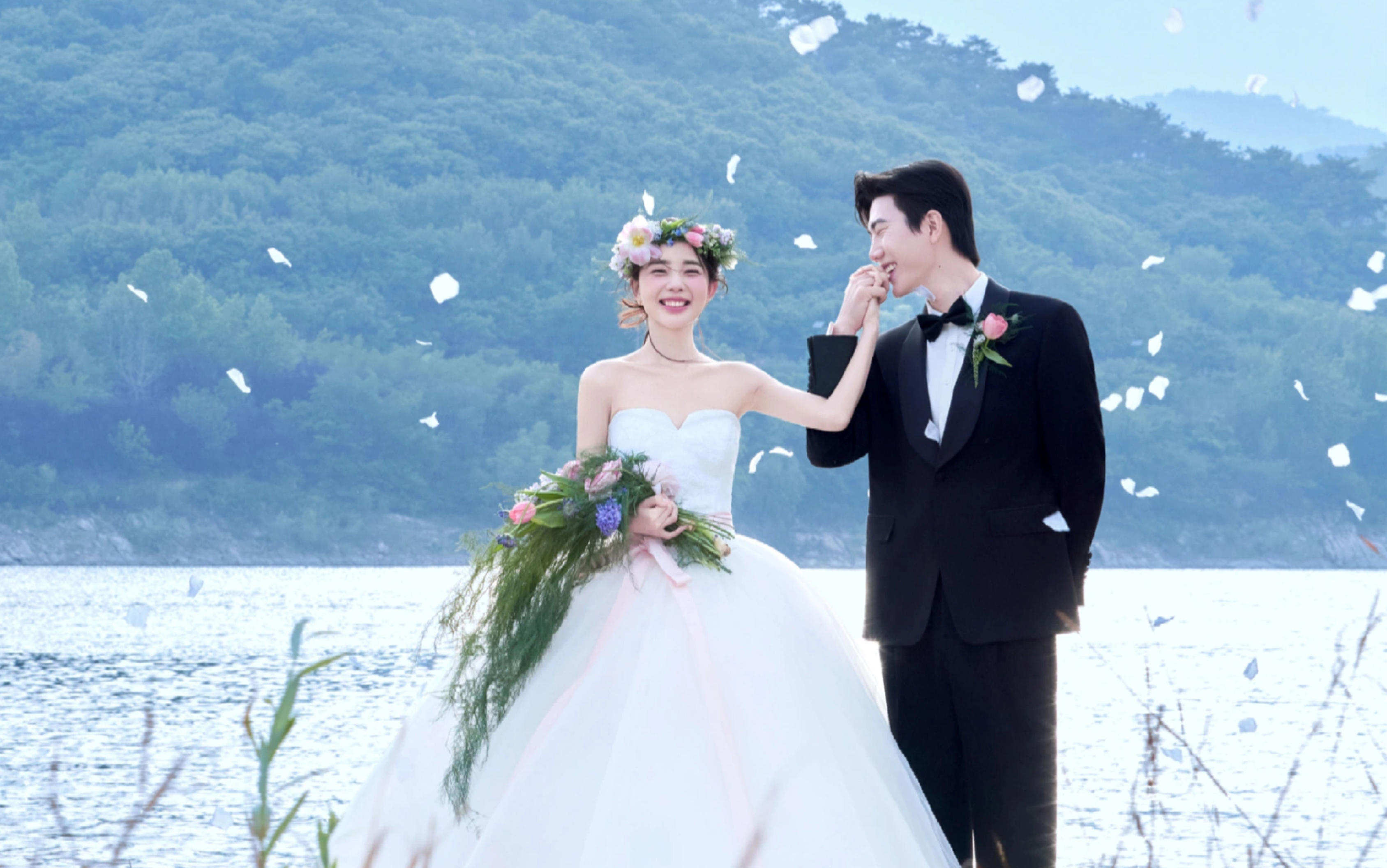 【江邊婚紗照】白紗沾著微風(fēng)，將江景釀成專屬婚照記