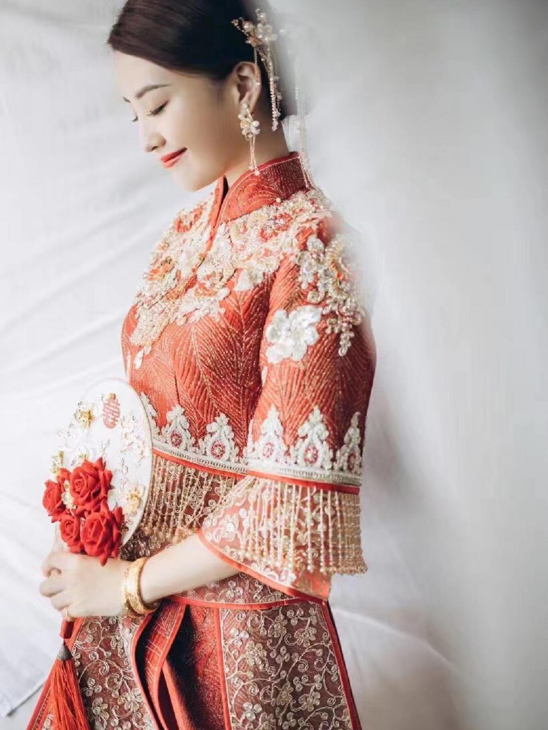 【人气套餐】专业全天跟妆+婚纱礼服免租