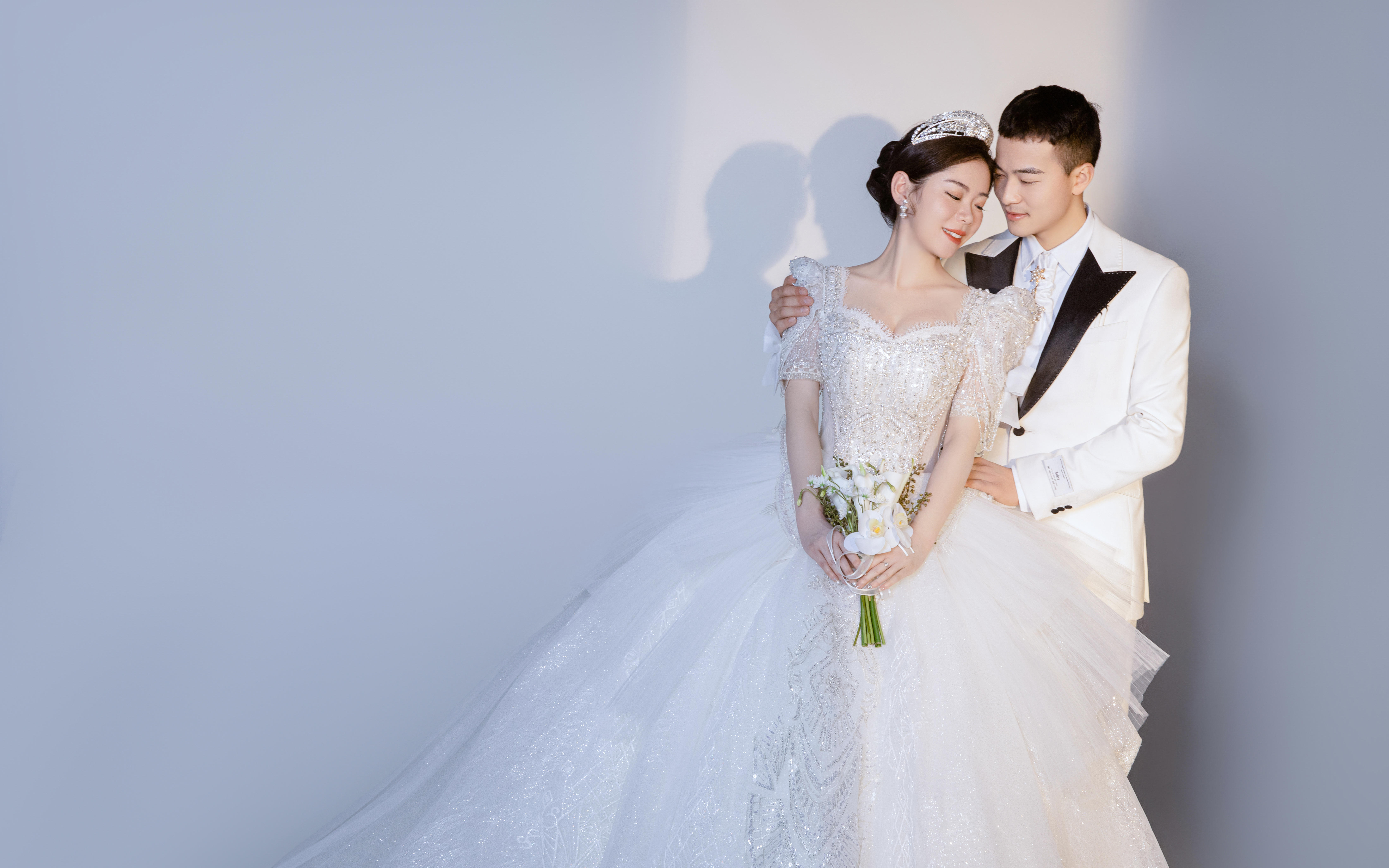 【优格】坠入浪漫微光 氛围感室内光影婚纱照