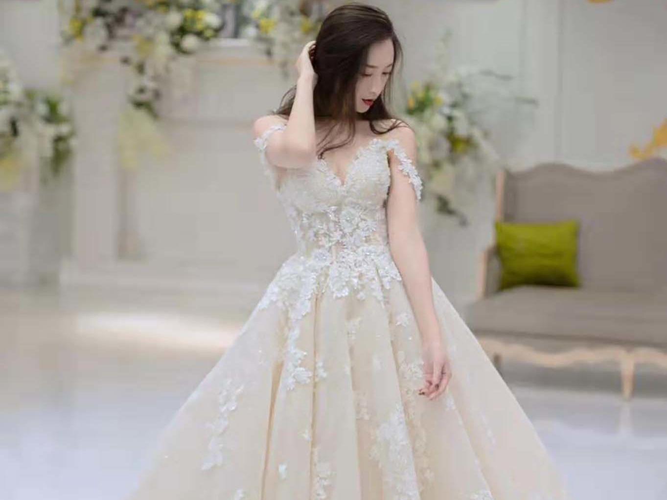 L&S 2019时尚吊肩拖尾婚纱