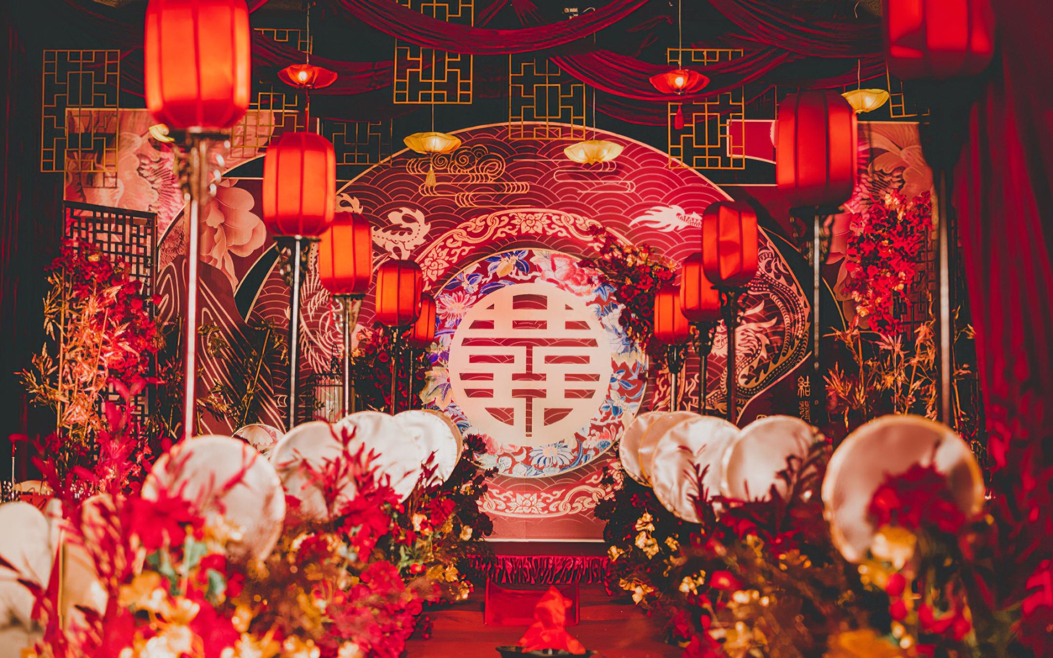 新中国风婚礼，红色金色为主