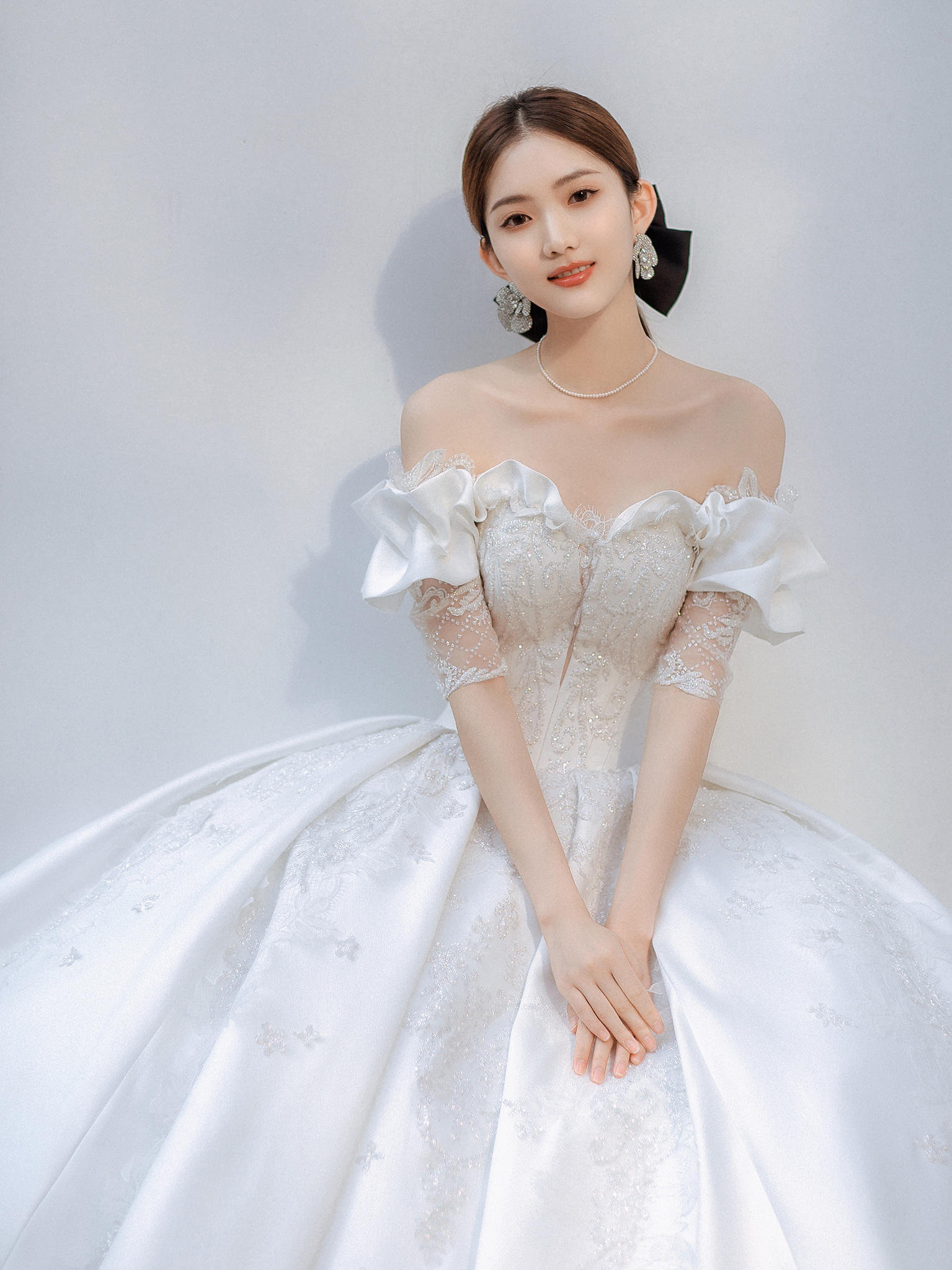 新款时尚甜美荷叶边一字肩公主婚纱礼服租赁套餐