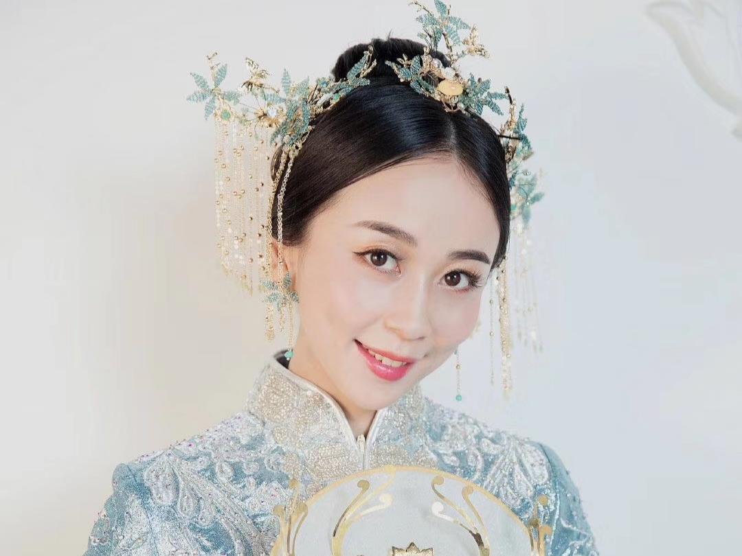 【怦然心动】艺人造型新娘全程跟妆  带助理一位