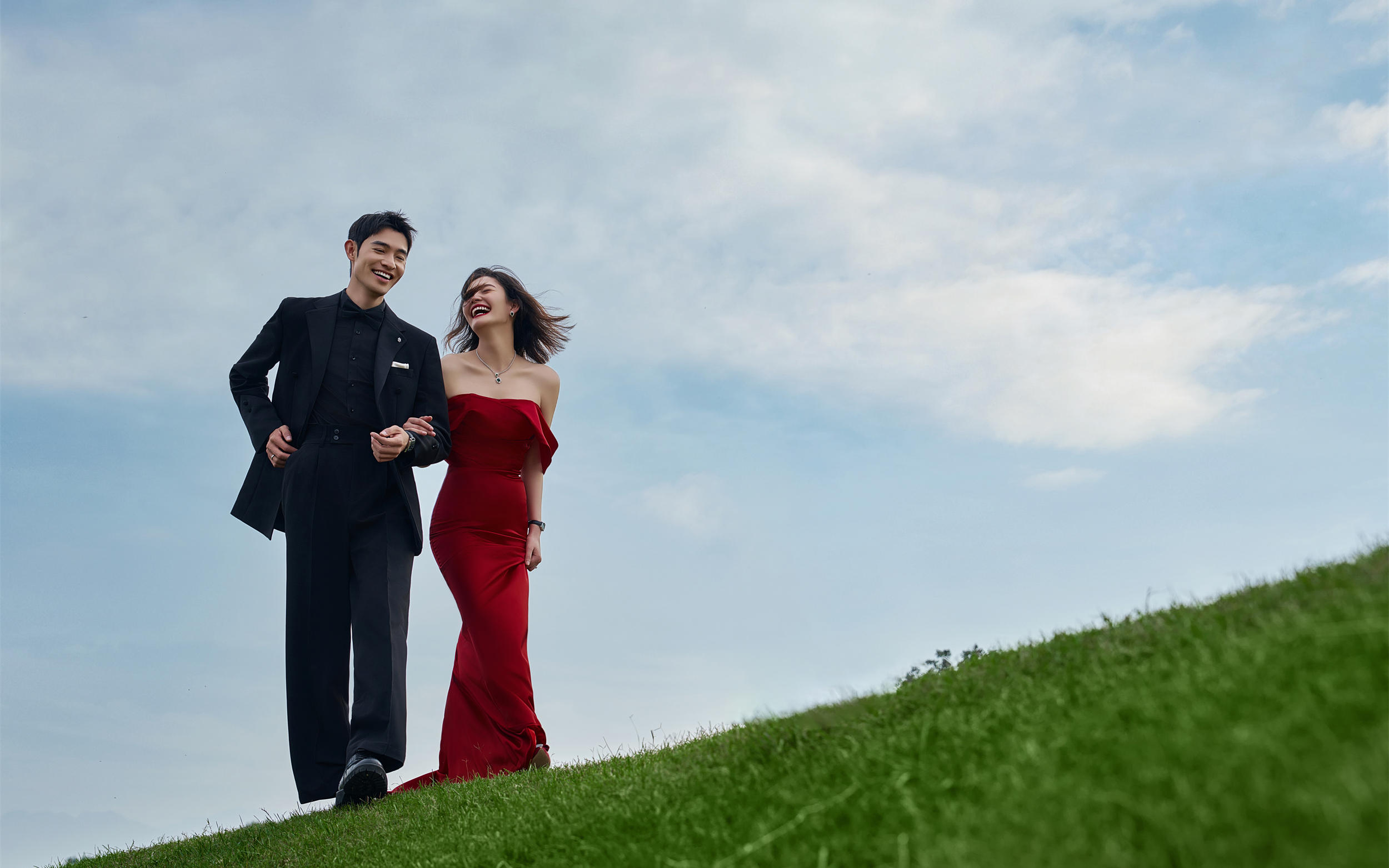高级又出片的森系红裙婚纱照💃真的太吸睛