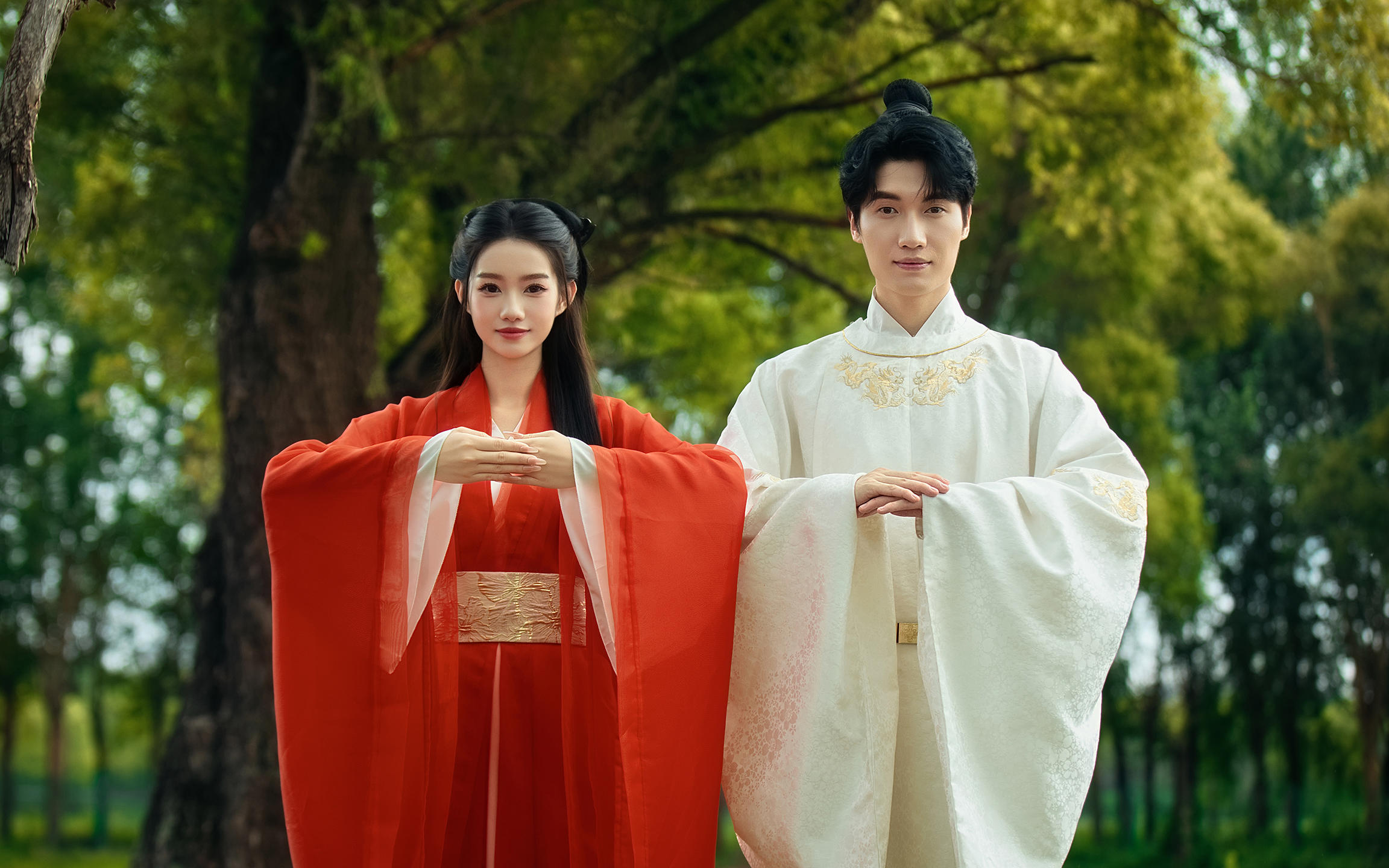 战袍婚纱照 不一样的感受
