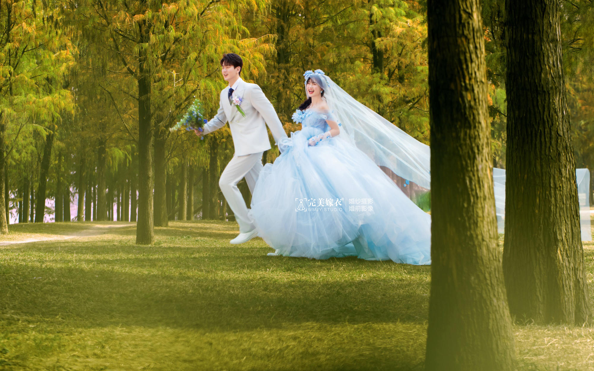 【甜话】这组蓝纱草坪婚纱照美到犯规💙