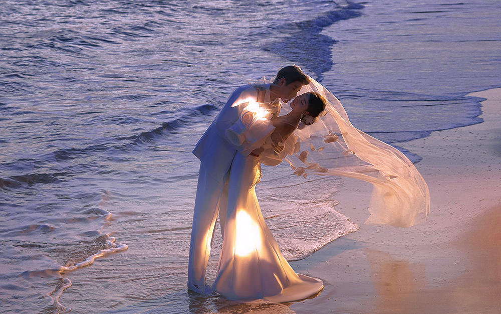 三亚客片·氛围感拉满！婚纱照拍出电影告白感