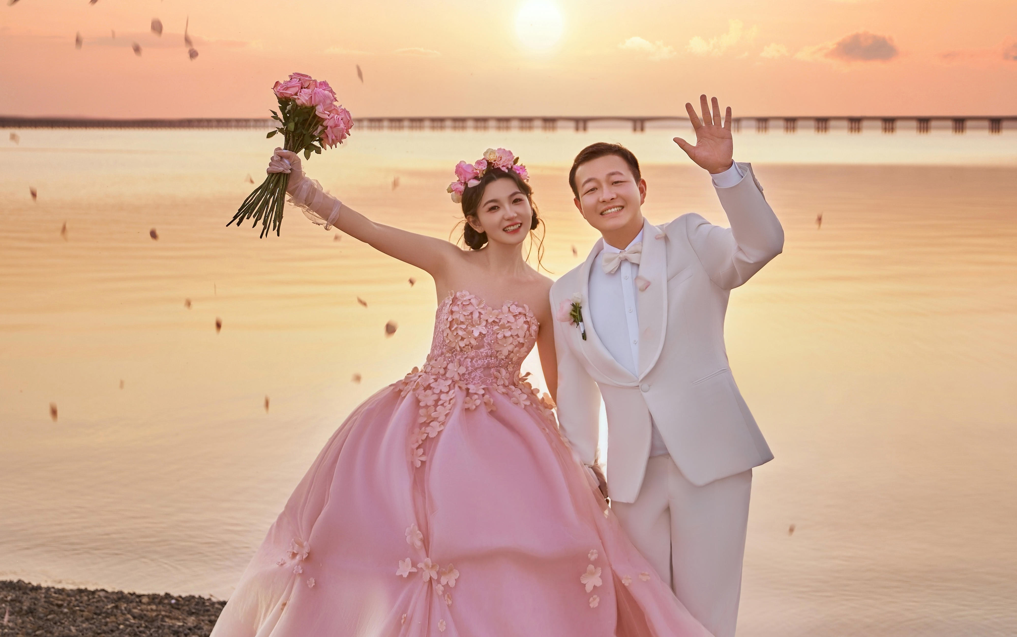 穿"花神"拍的浪漫夕阳婚纱照，怎么能不爱