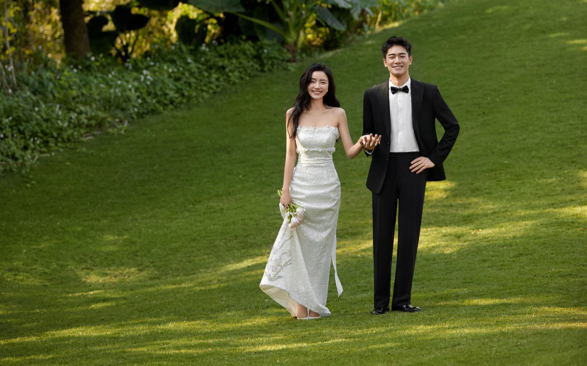 難怪年輕人都喜歡??草坪婚紗照太浪漫
