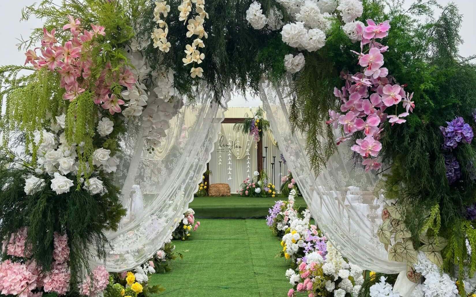 小而清新的户外婚礼