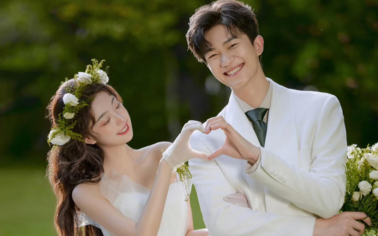 【必拍的草坪婚纱照】