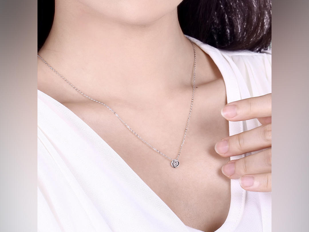 钻石挂坠| 18K金吊坠/3倍显钻/送礼自戴项链