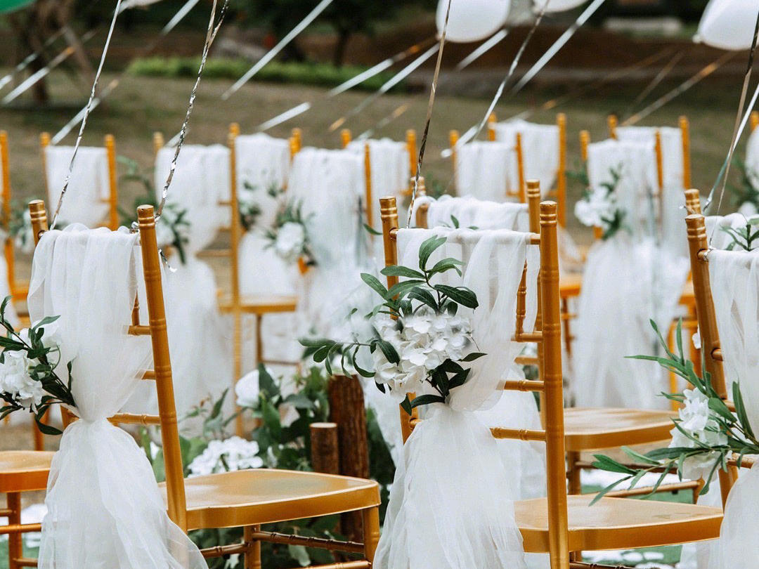 一生太短暂，遇到喜欢的人就要认真喜欢