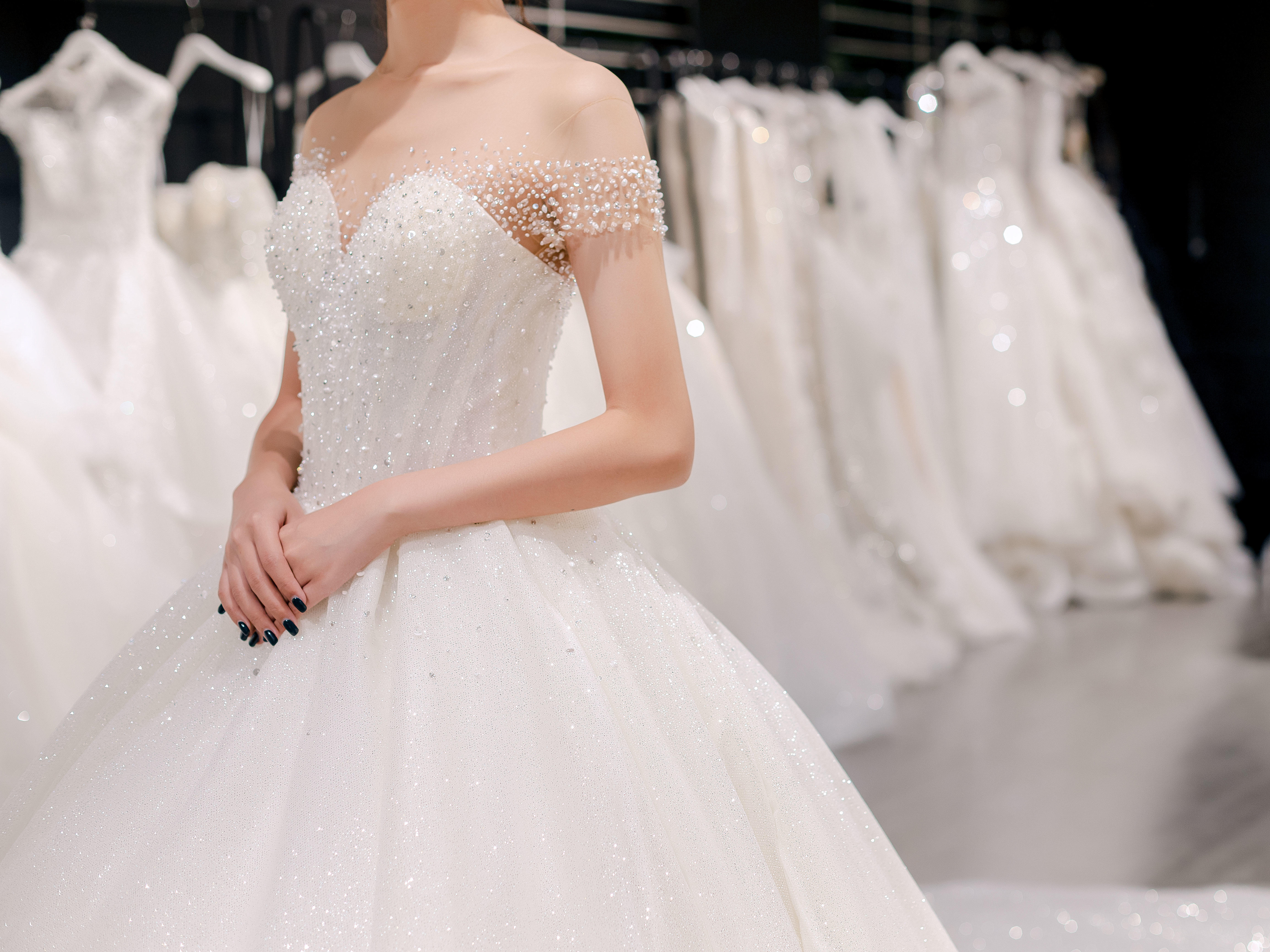 【秉兰】 Vikey Yoly