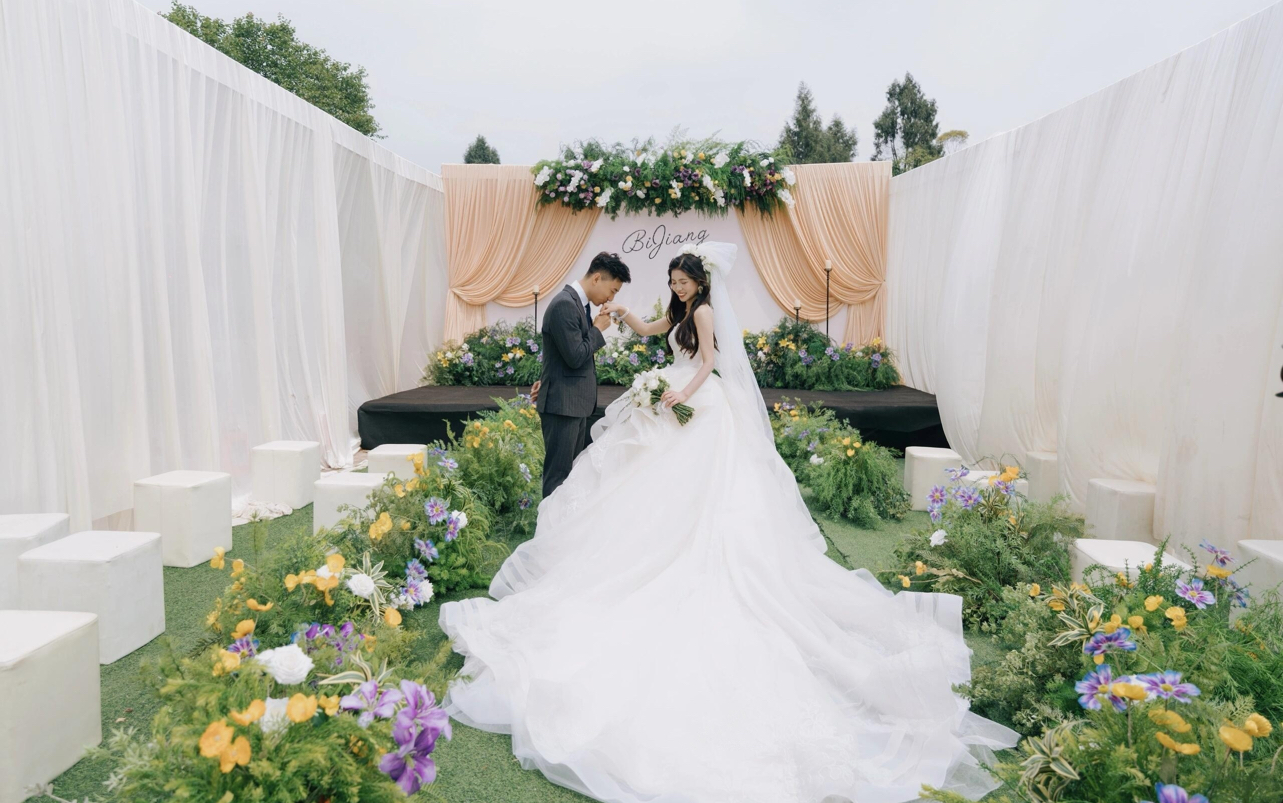 2026香槟色系户外婚礼·轻预算方案