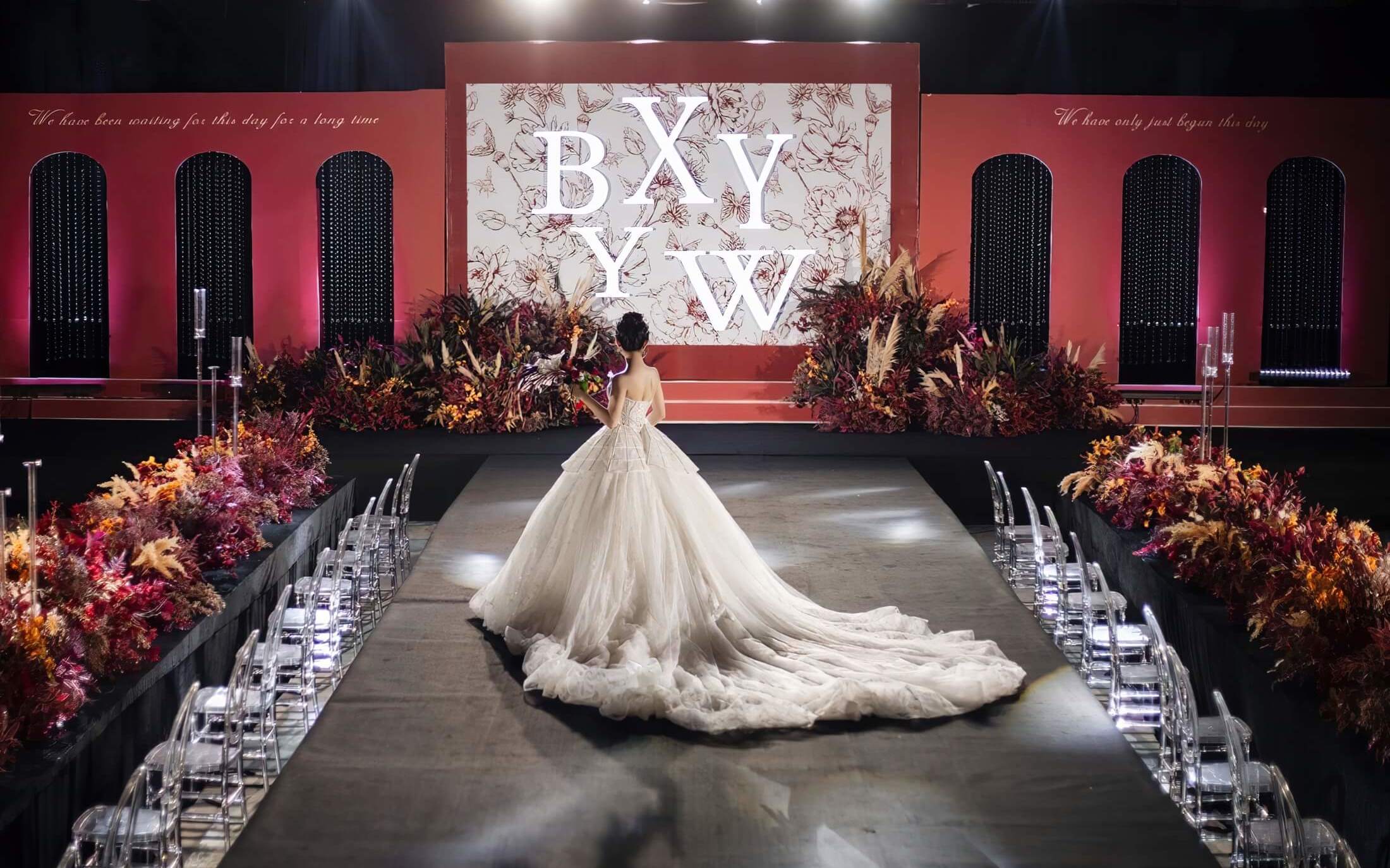 酒紅色小香風(fēng)復(fù)古婚禮