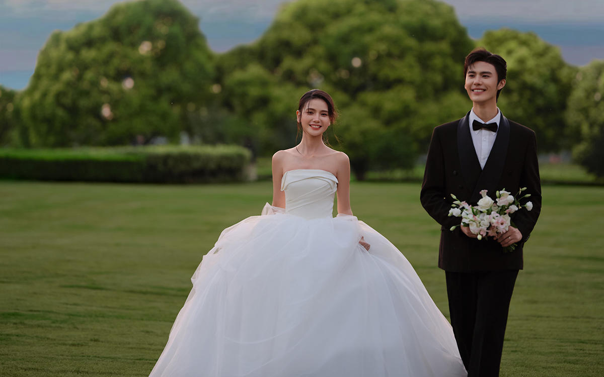 外景草坪婚纱照