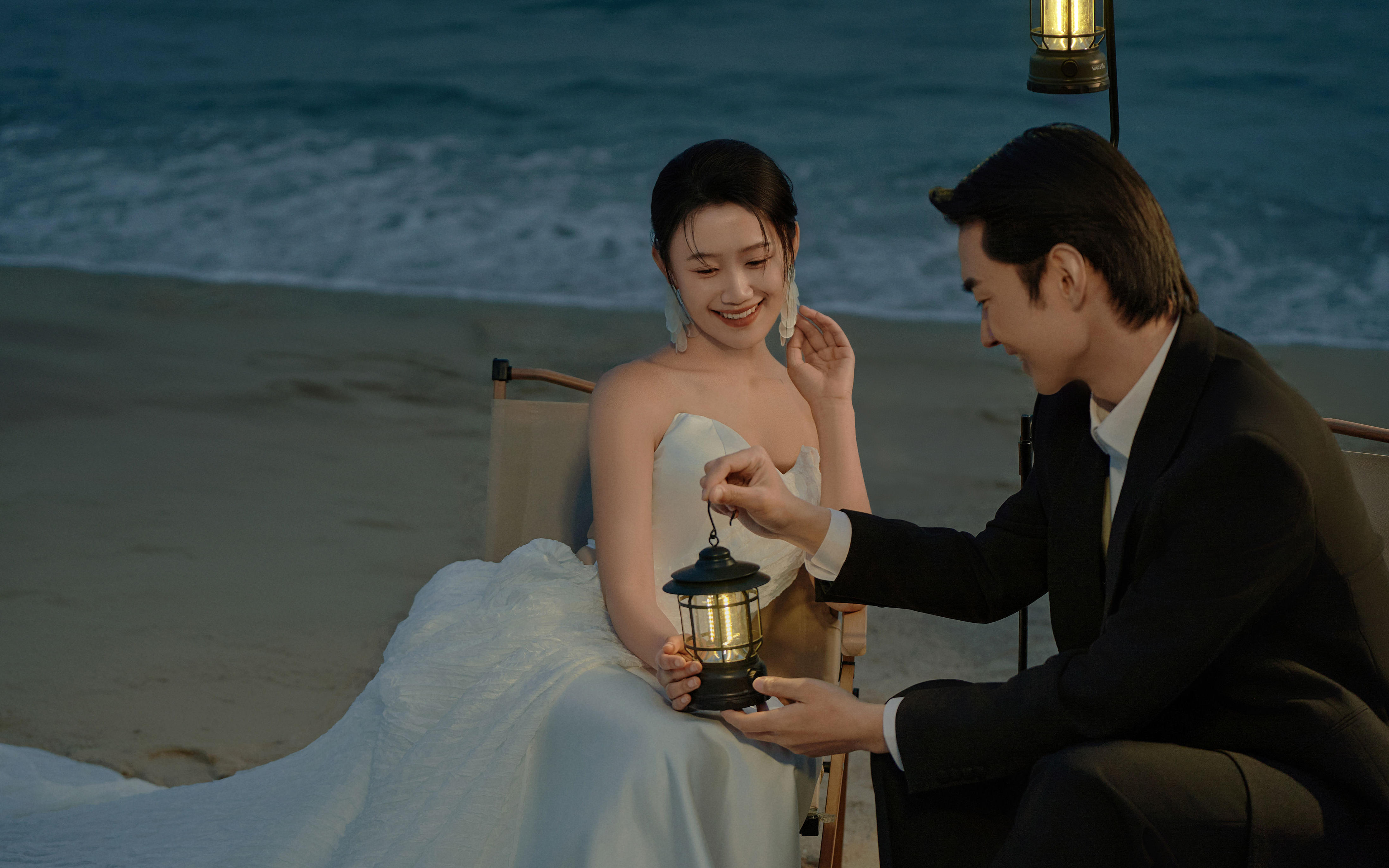 在海邊拍婚紗照最少不了夜景風(fēng)格