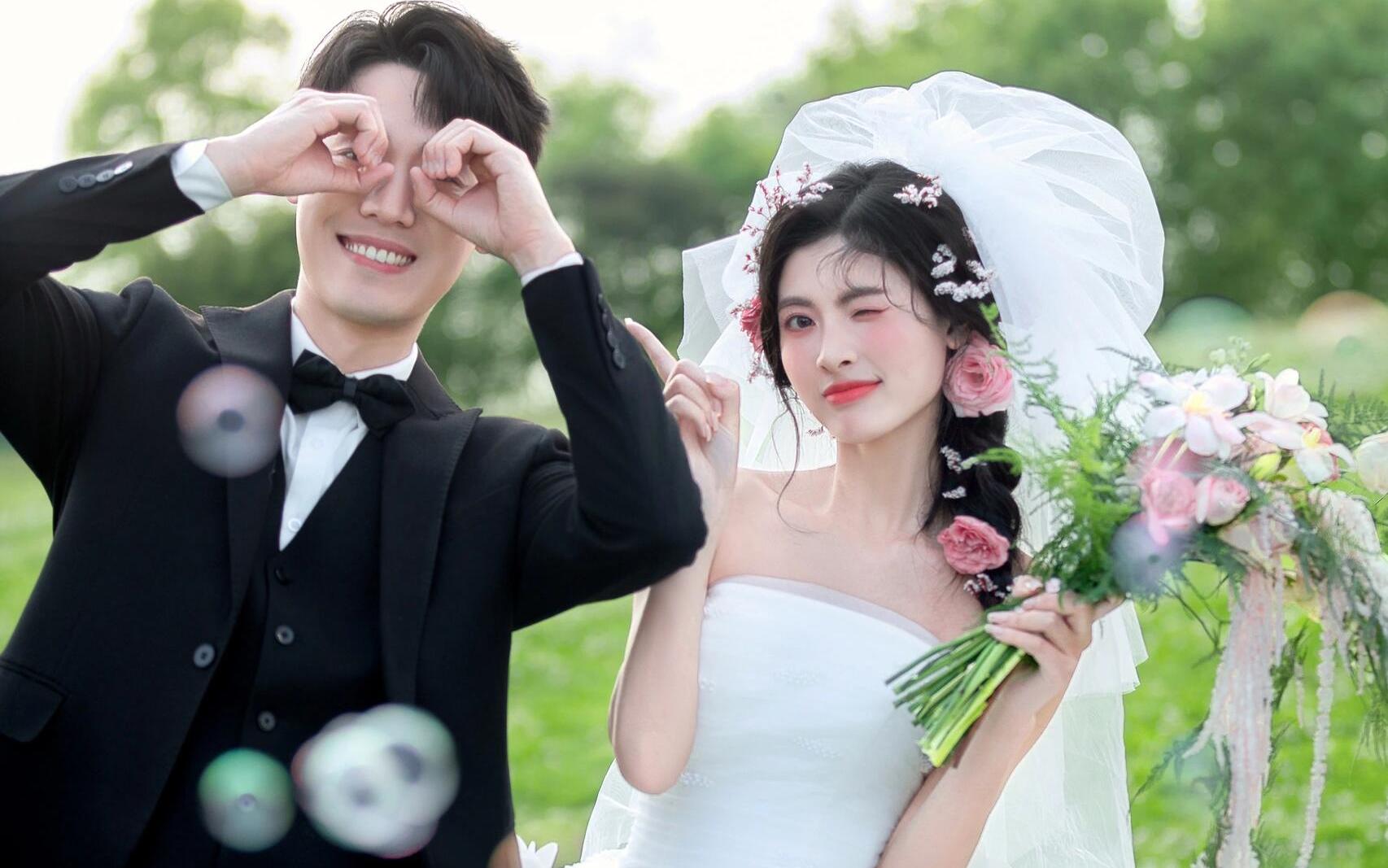 【太愛我的泡泡草坪婚紗照了】