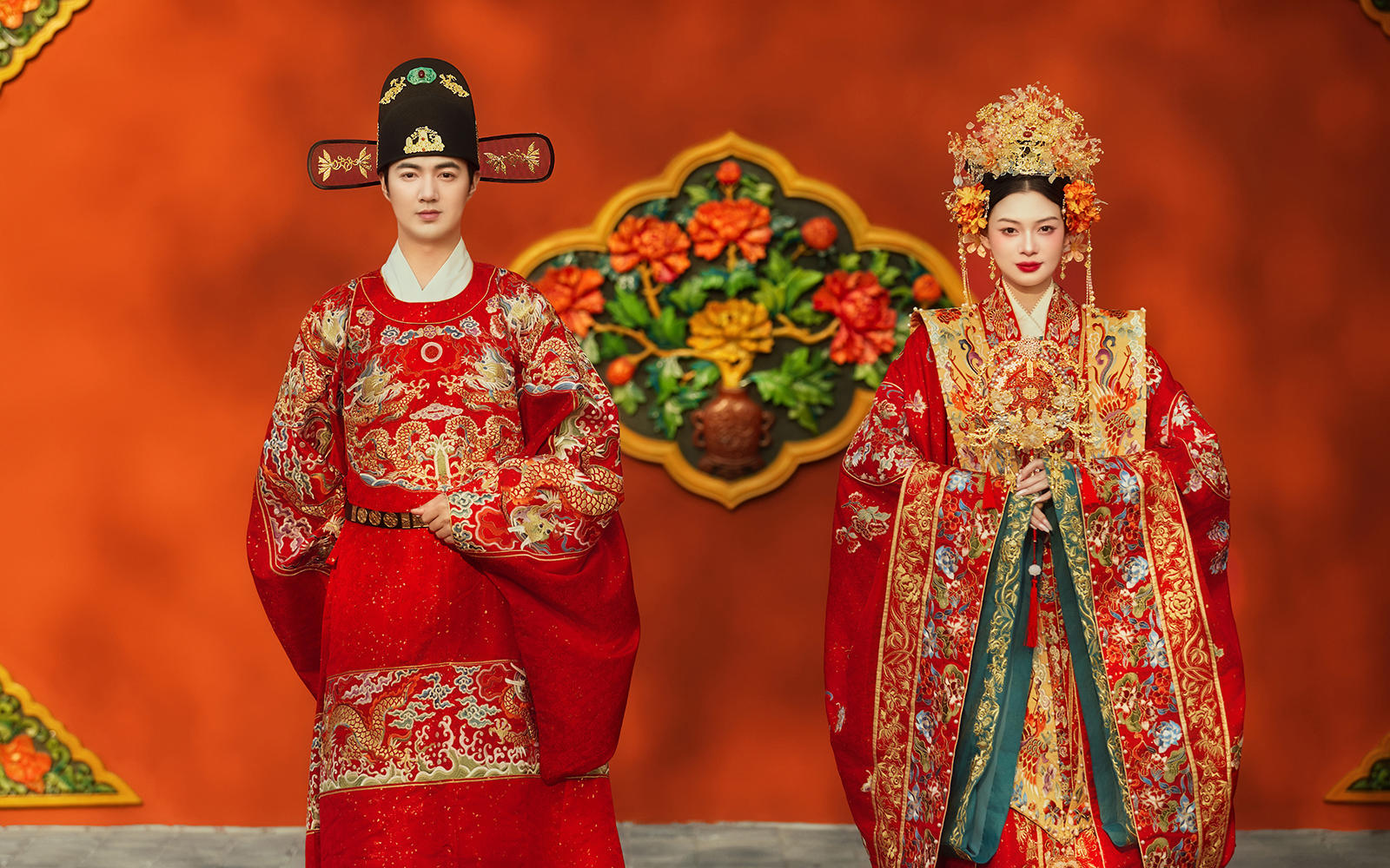 太爱啦❤️全家都在磕的红墙汉服婚纱照