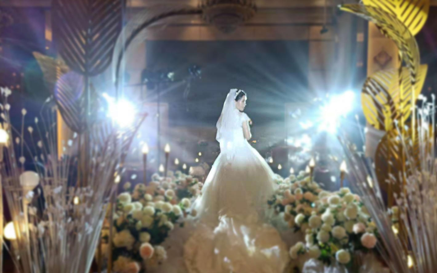 月光下的牵手的           