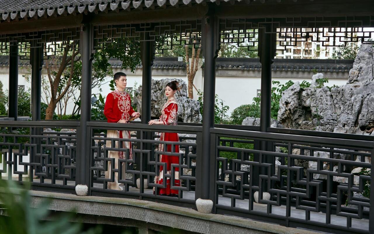 【中式园林遇上红色秀禾】