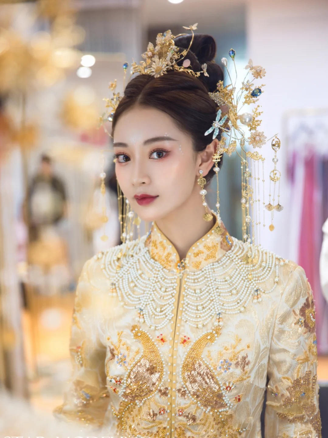 金莎嫁衣馆-奢华盘金秀金色秀禾