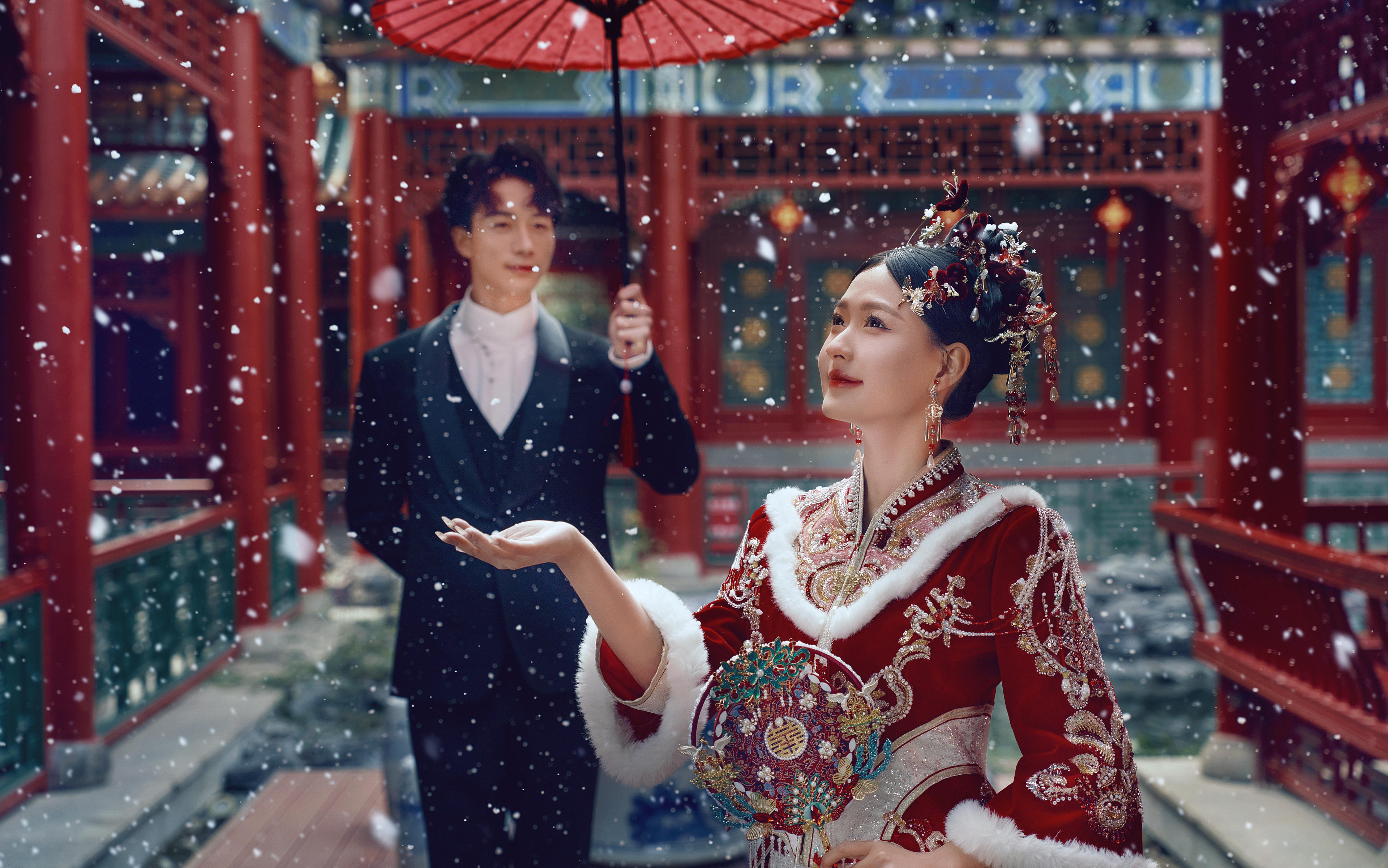 紅墻白雪漢服服婚照 ，將中式浪漫揉進(jìn)歲月年輪中