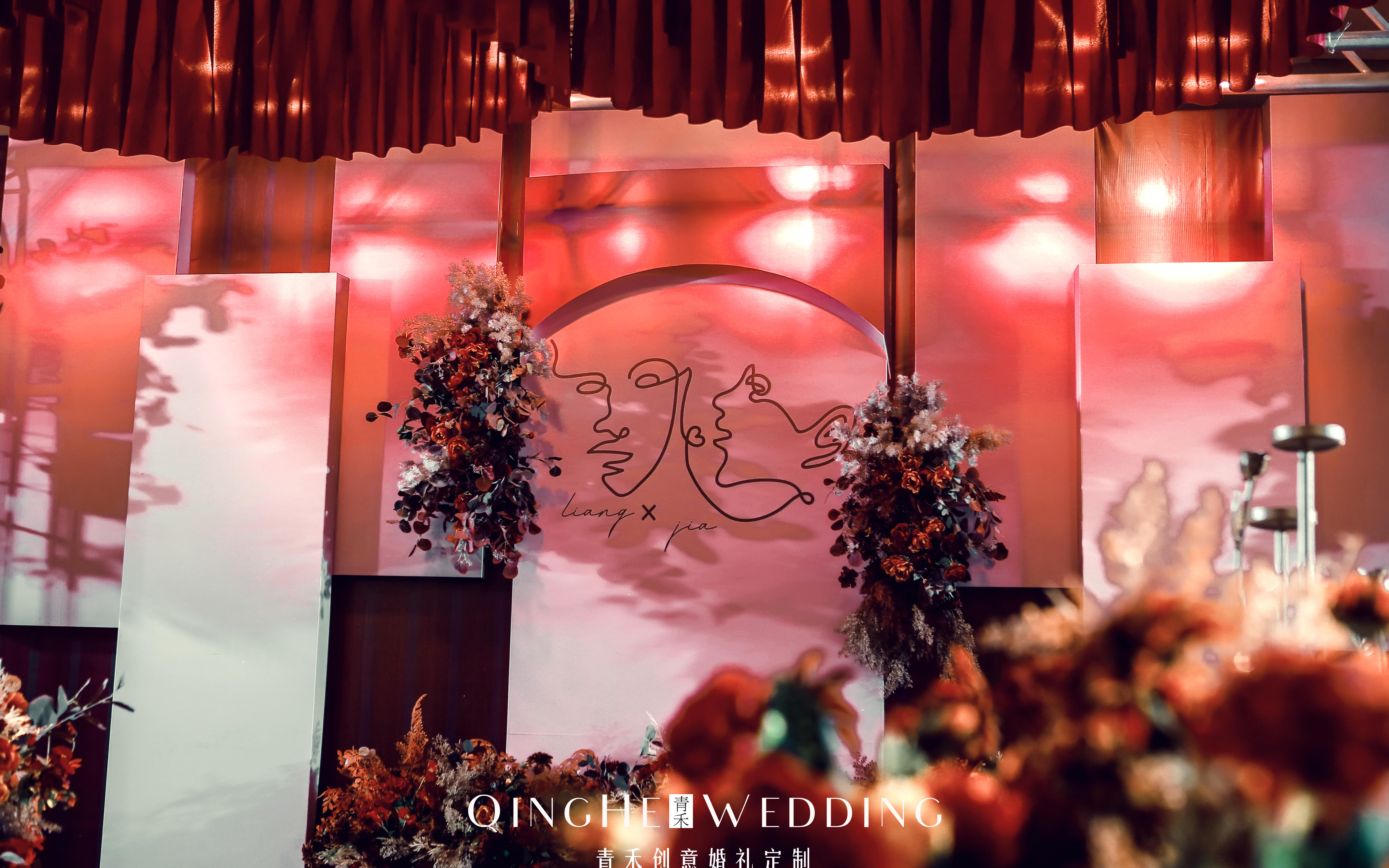 贵宾楼全场吊顶红色婚礼不包含四大金刚