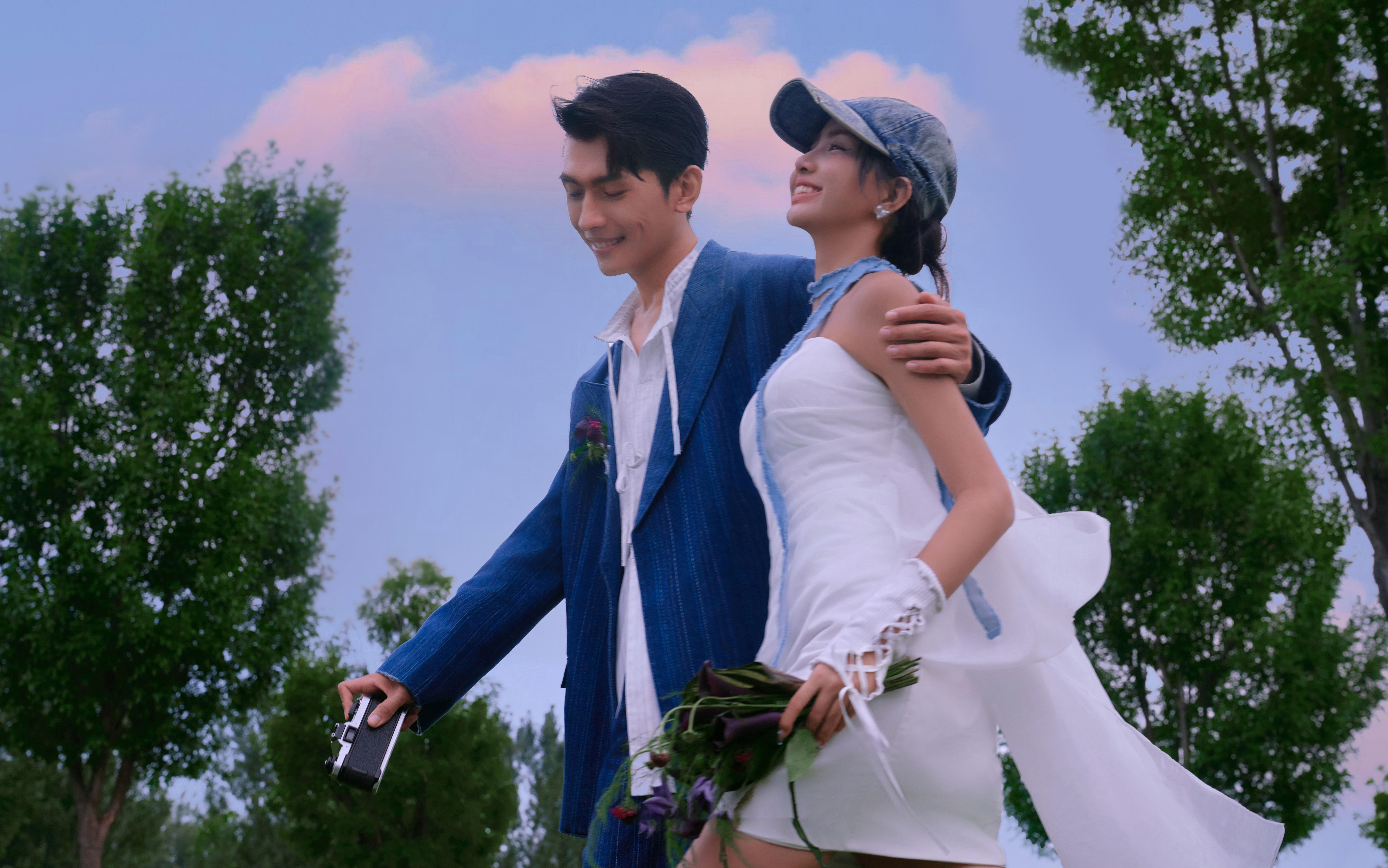 具有生命力的清新草坪婚紗照！