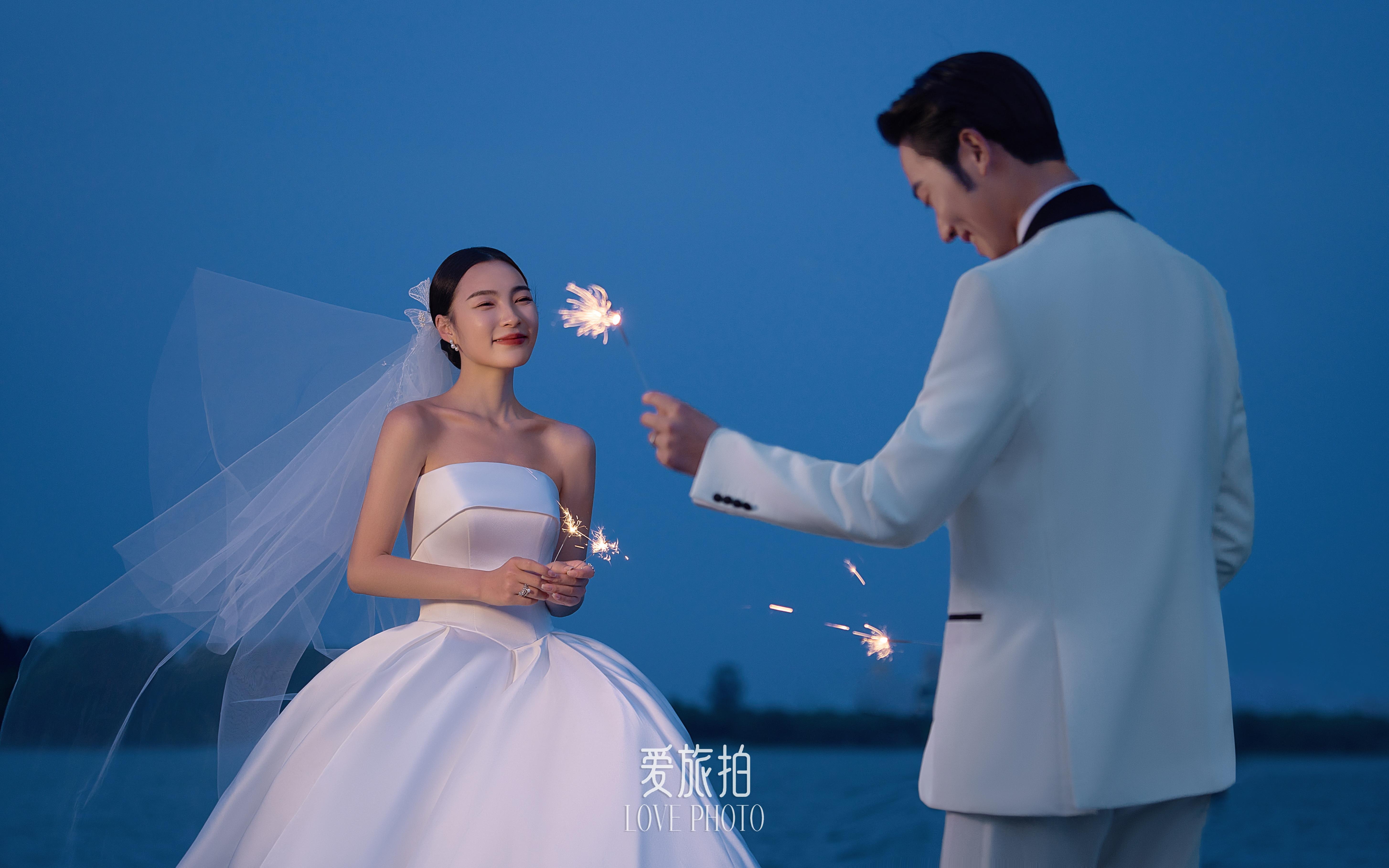 【爱旅拍】巨好看! 电影感小众婚纱照，陷入爱情.