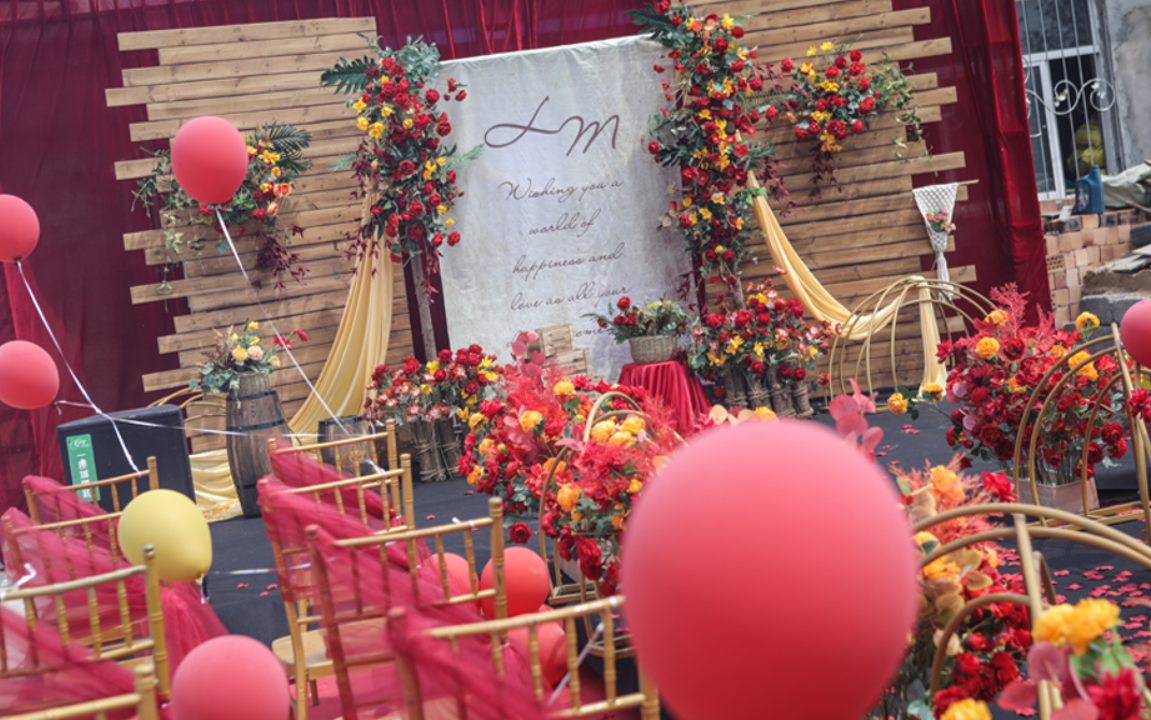 【一座城婚礼原创】美式农村户外婚礼，红配黑复古。