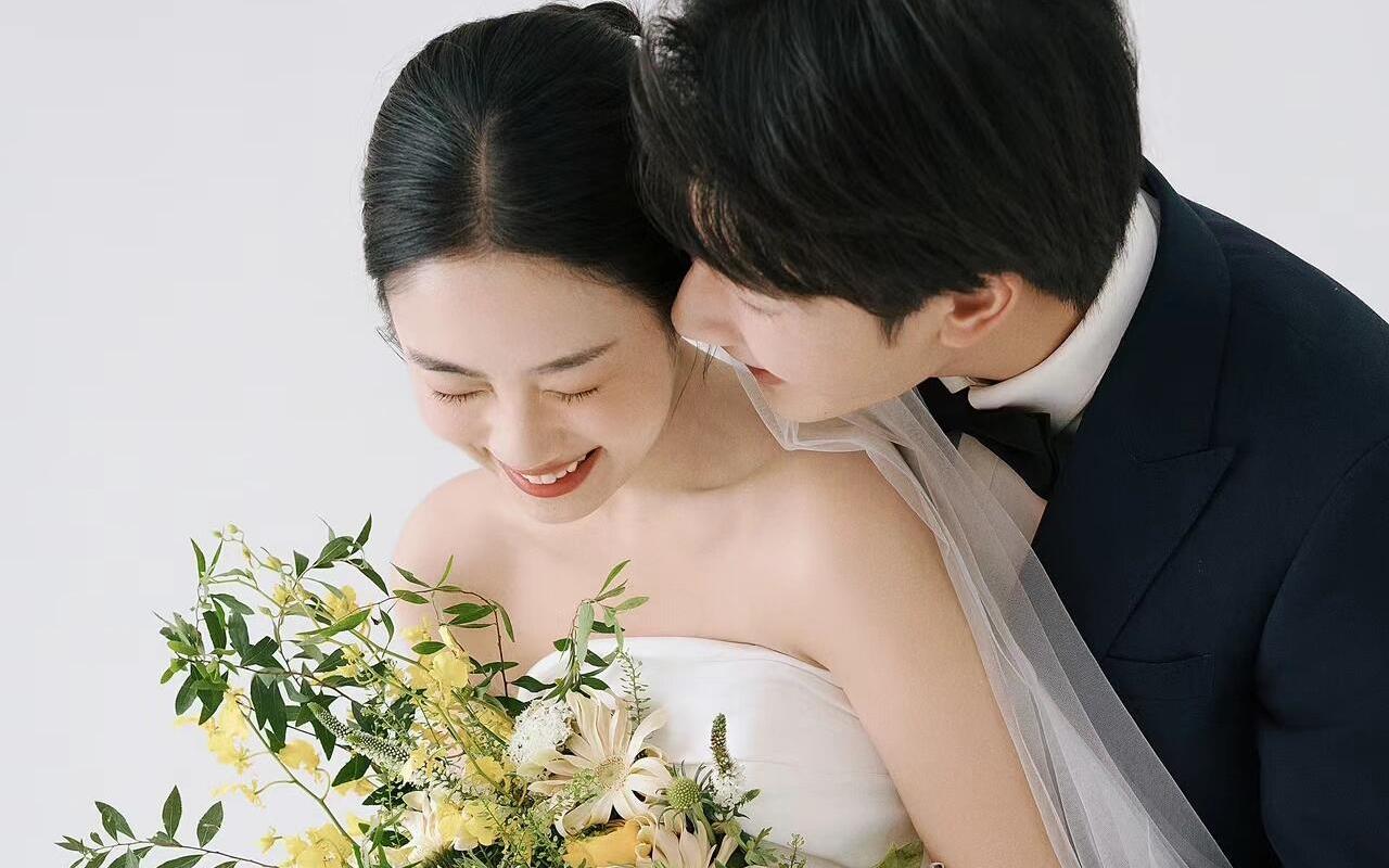 00后都爱的活泼小清新婚纱照