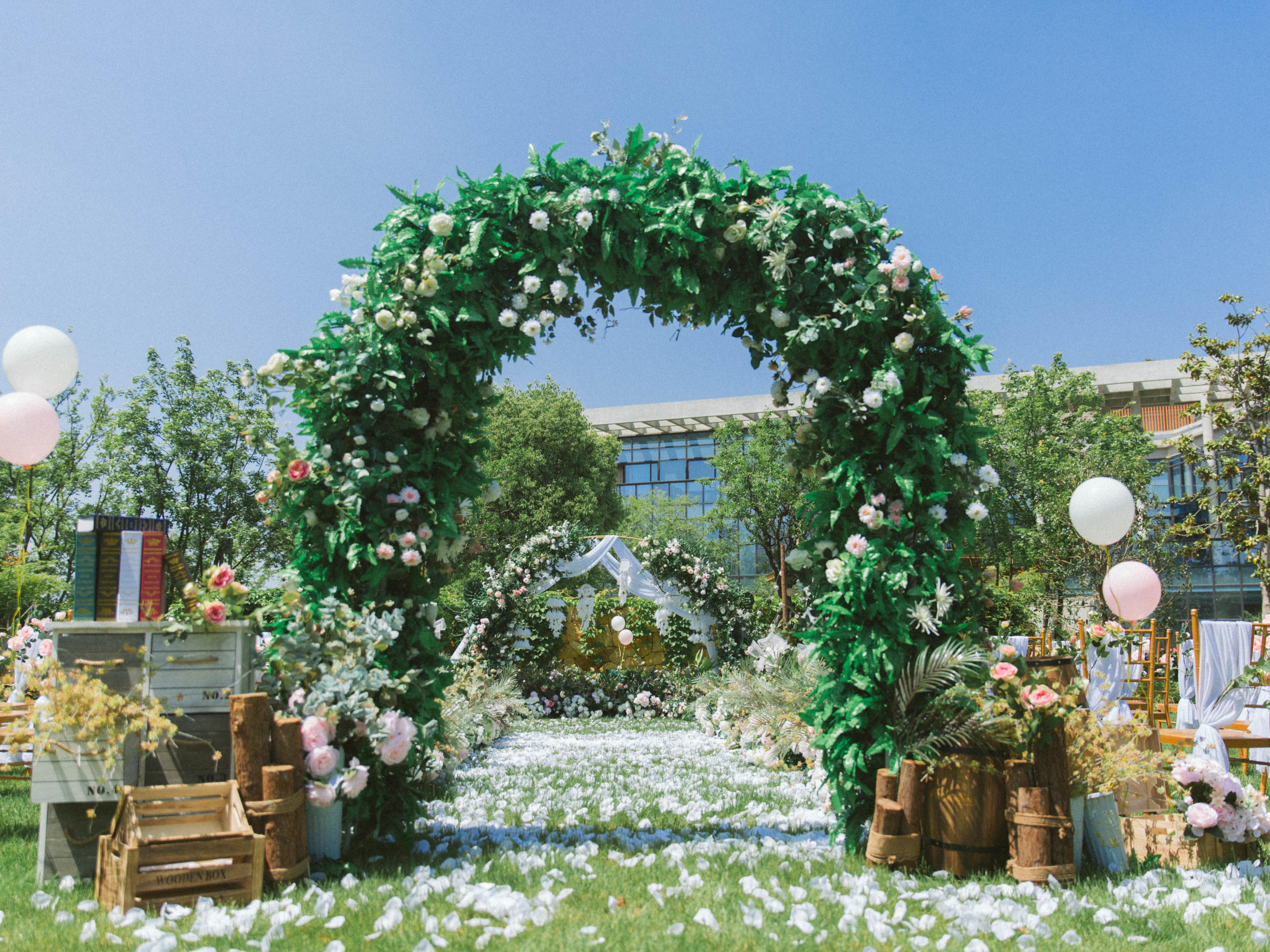 【艺空间婚礼】简约不简单的白绿色系户外草坪婚礼