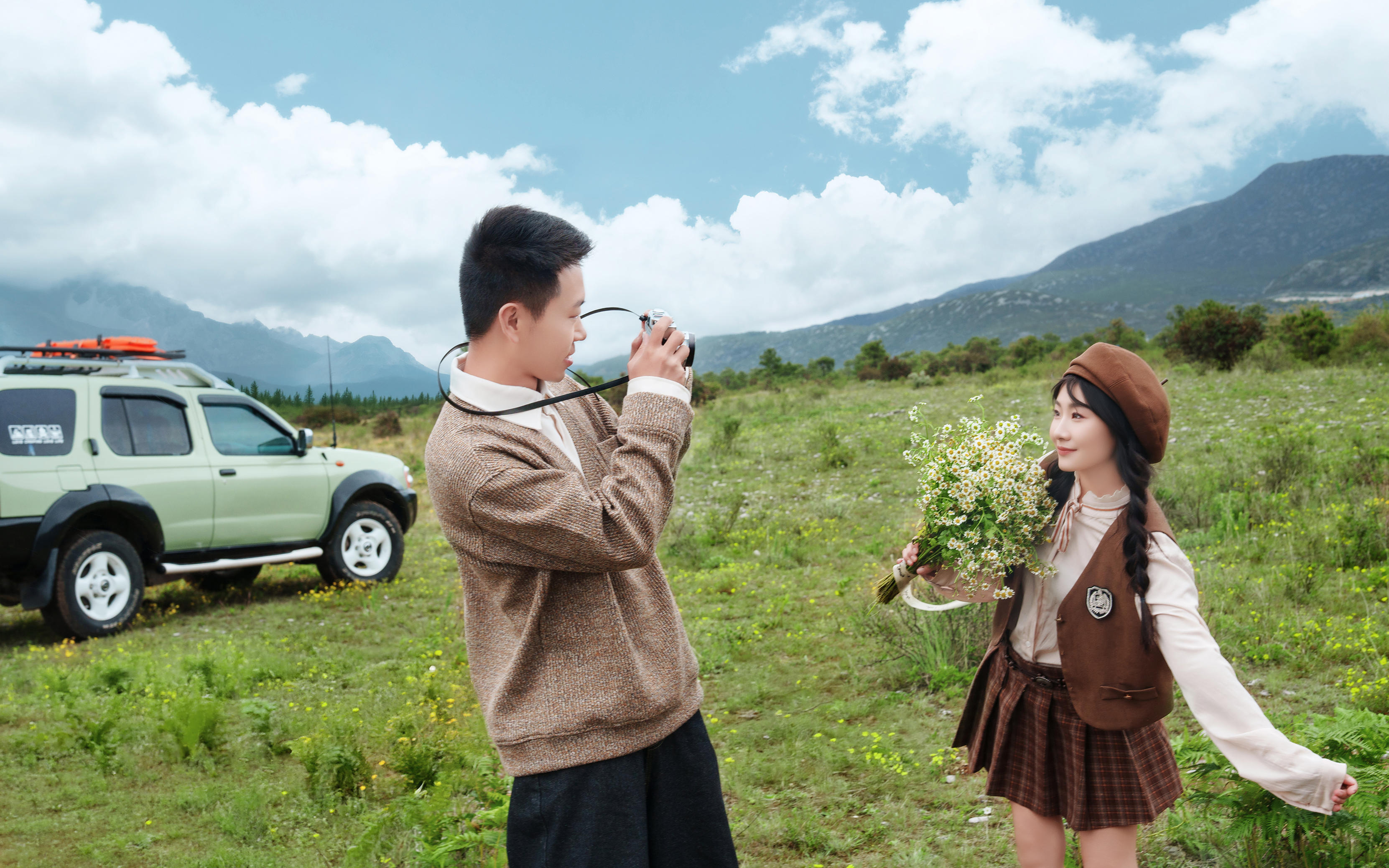  东巴谷的草扎了马尾辫｜婚纱照被风偷走啦