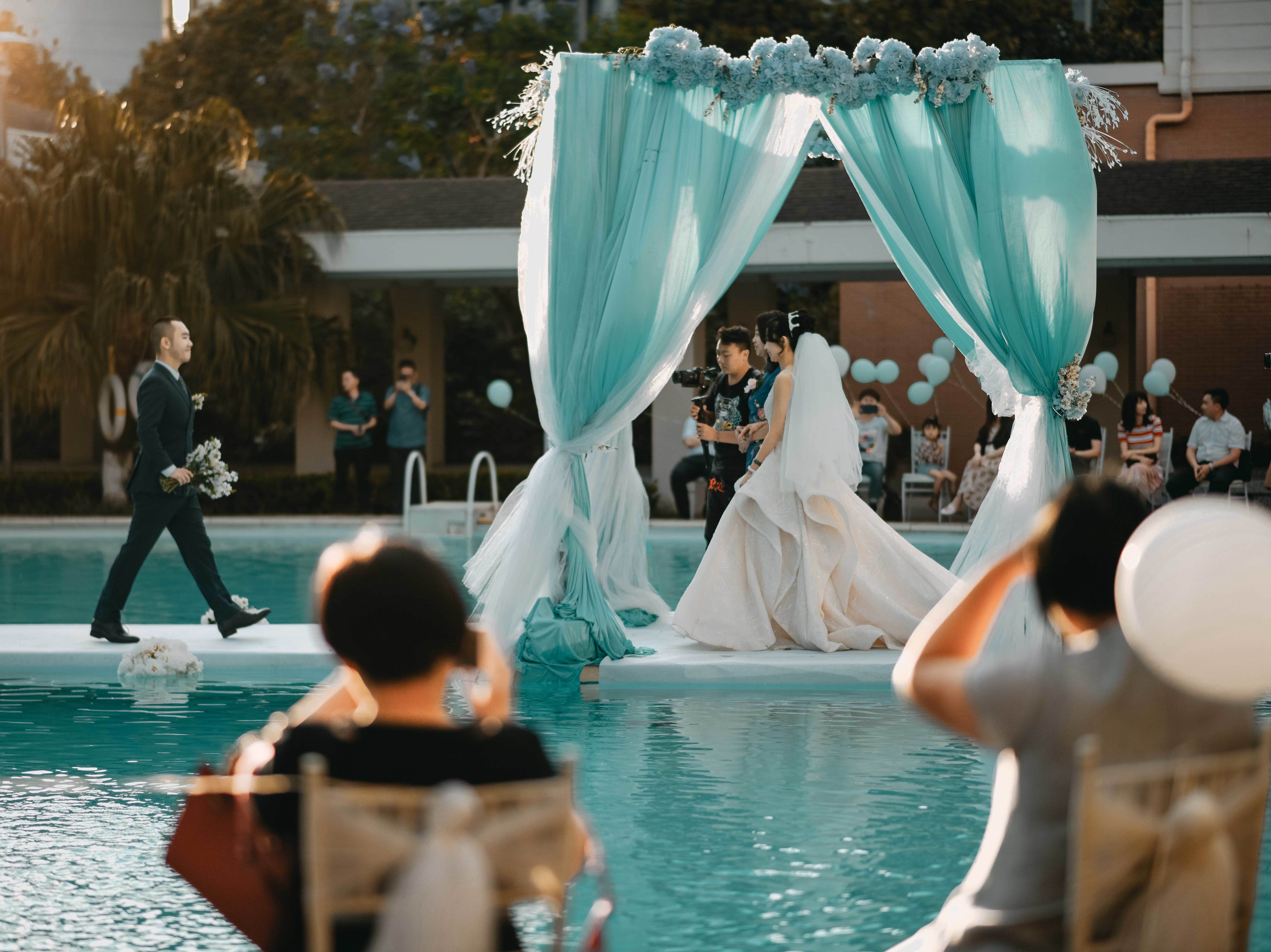 #梦幻公主系列定制婚纱+礼服#套餐包含全天跟妆