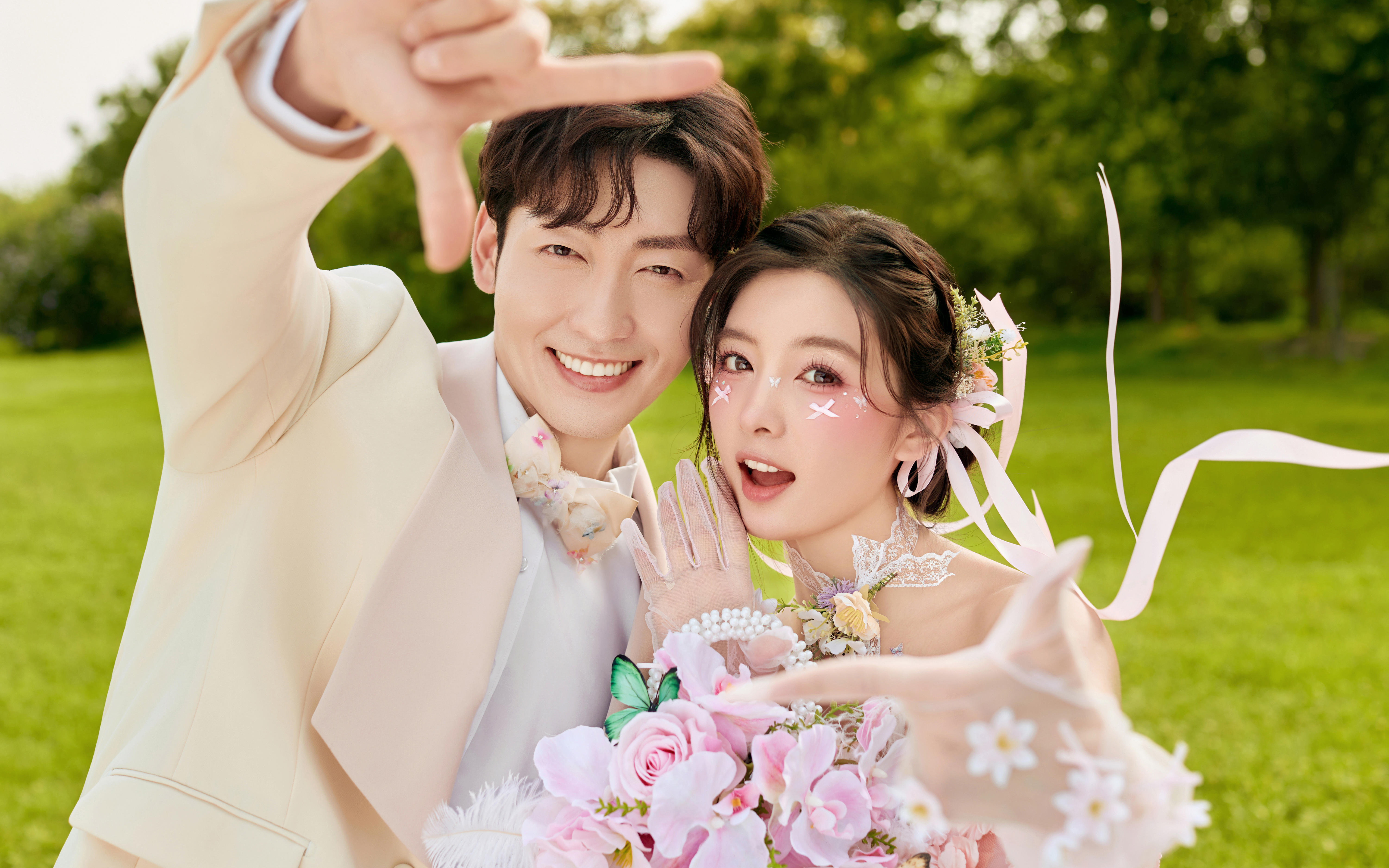 粉裙闯入绿野仙踪，这套婚纱照美得不真实！