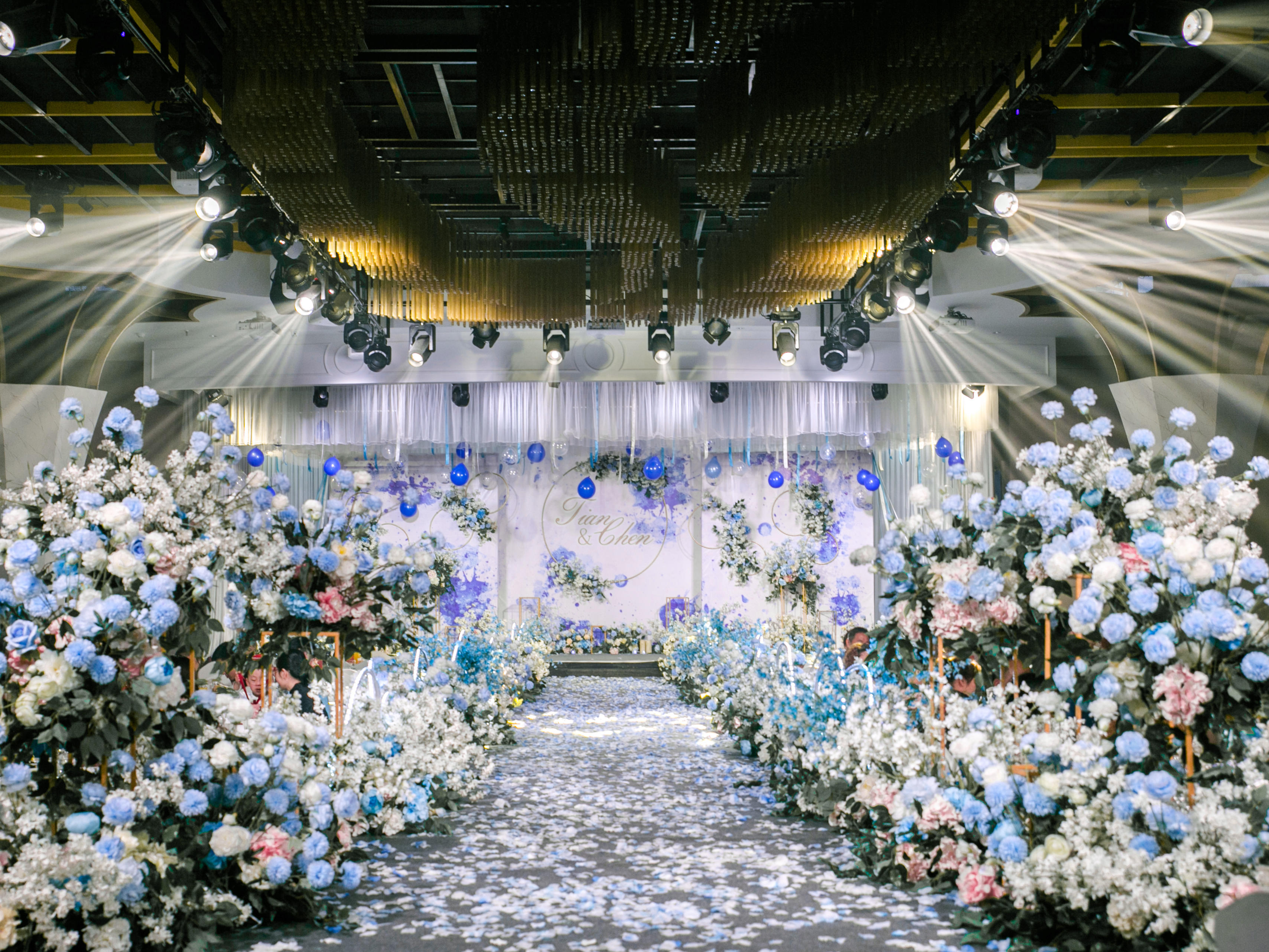 水彩蓝，高级灰，香槟粉。