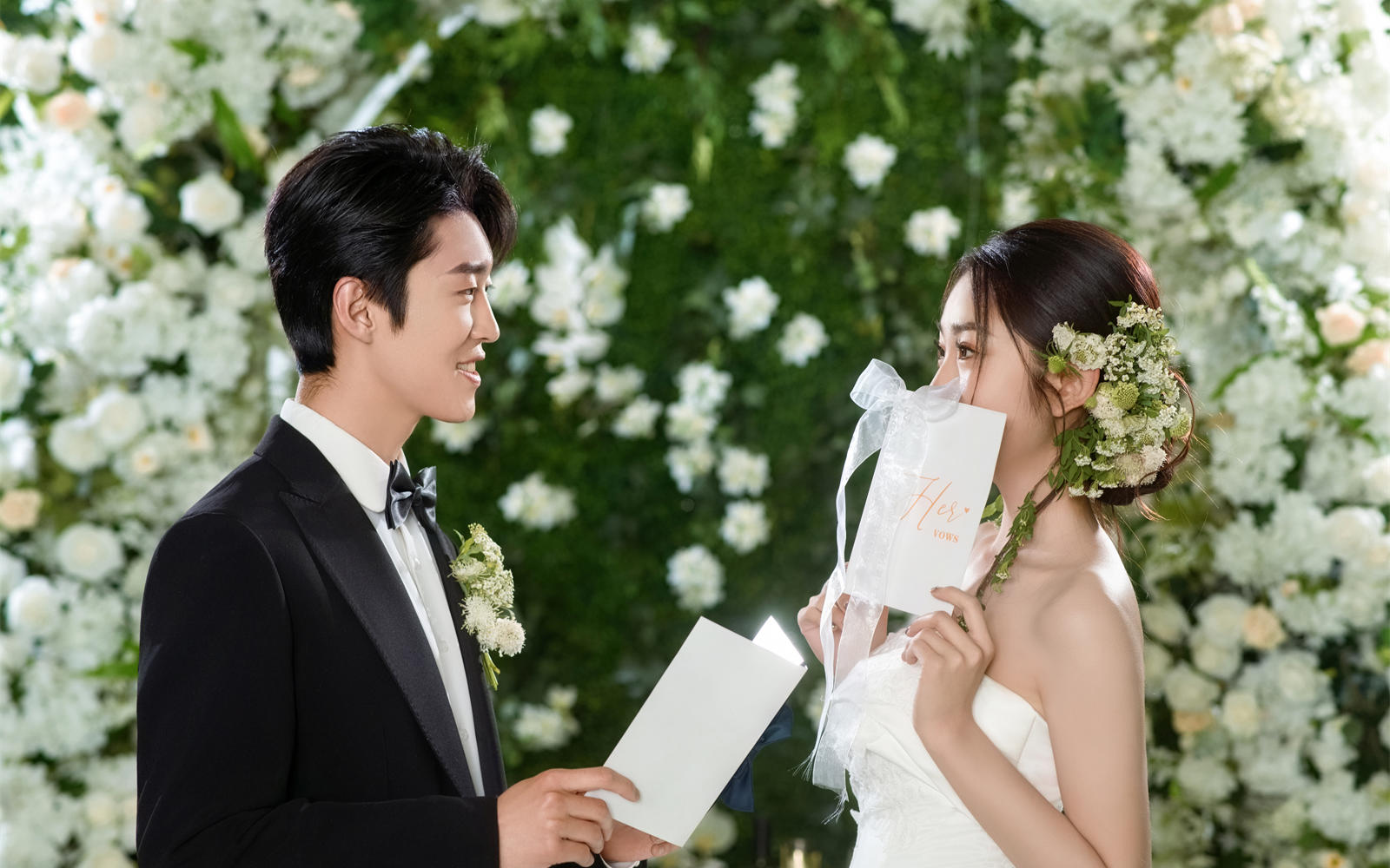 儀式感爆棚??室內(nèi)韓式婚紗照拍成了婚禮現(xiàn)場