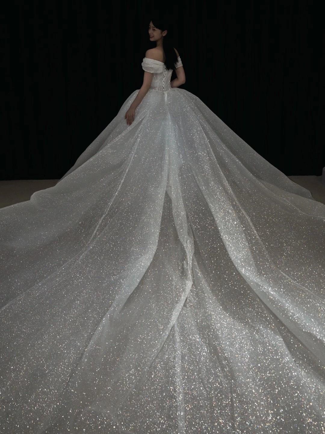 【人气推荐】轻奢拖尾婚纱+秀禾+敬酒服